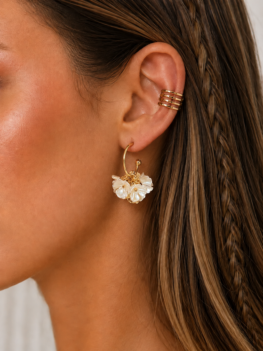 Pendientes flores perladas doradas