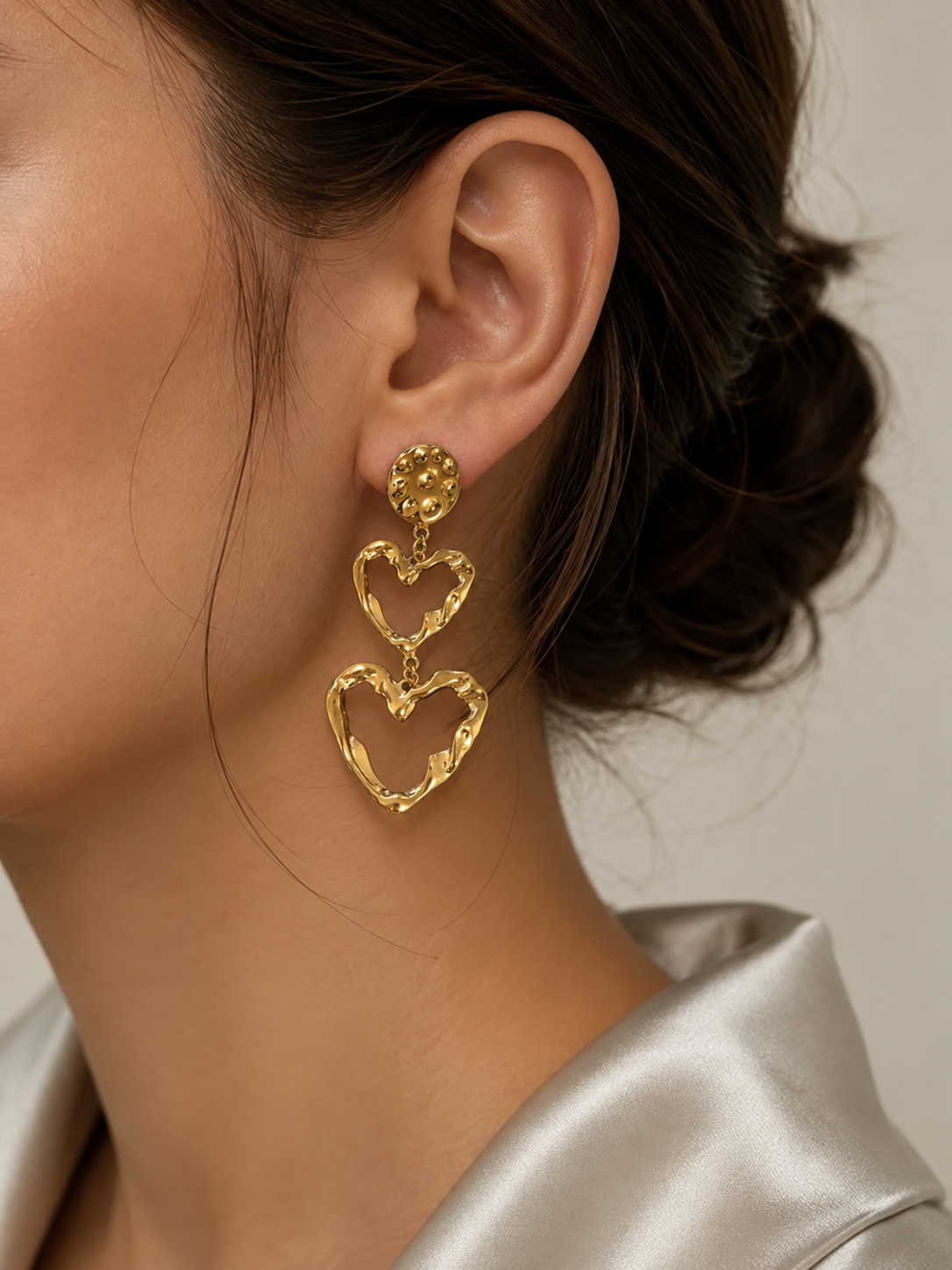 Pendientes cadena corazones dorados