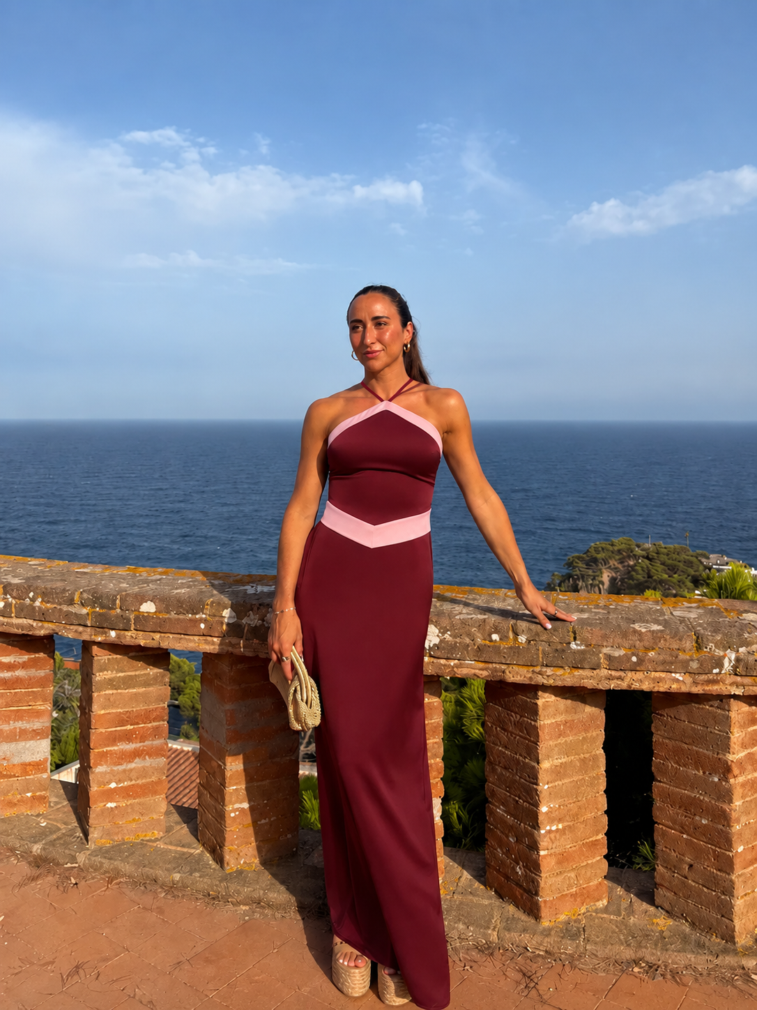 Vestido halter em cetim bicolor, cor de beringela