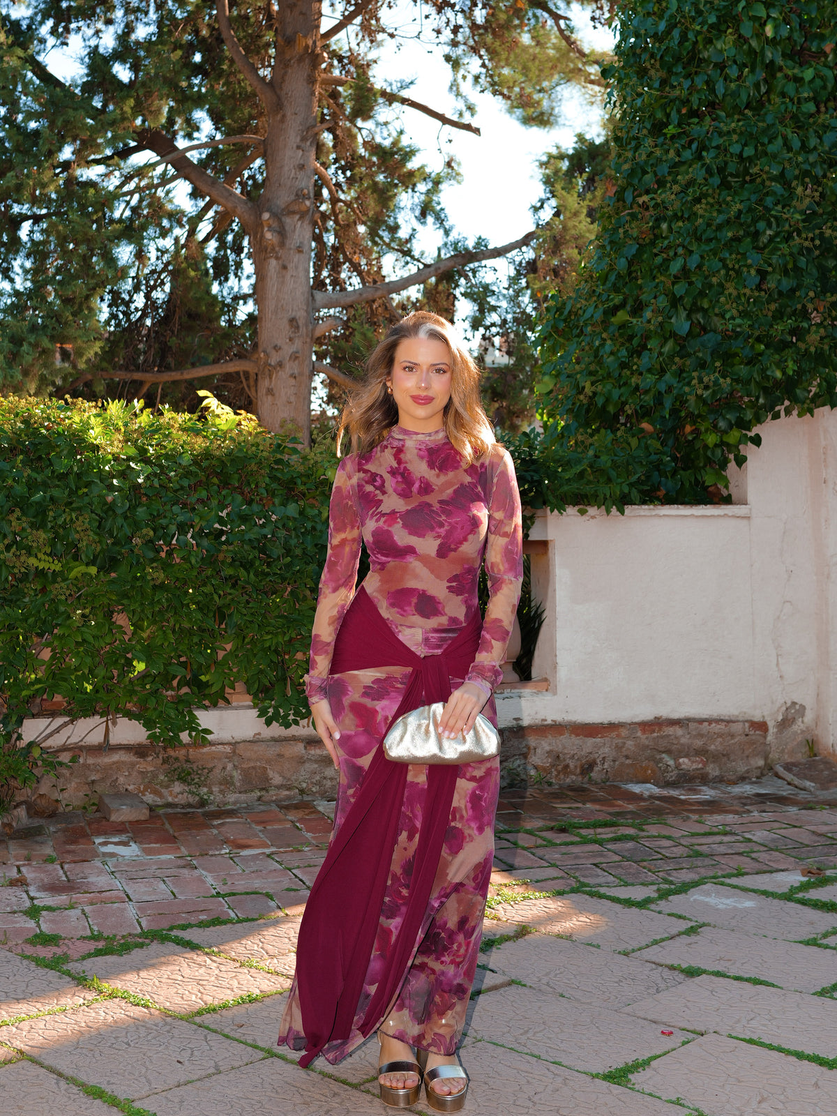 Burgundy long dress with a hip-length bow print