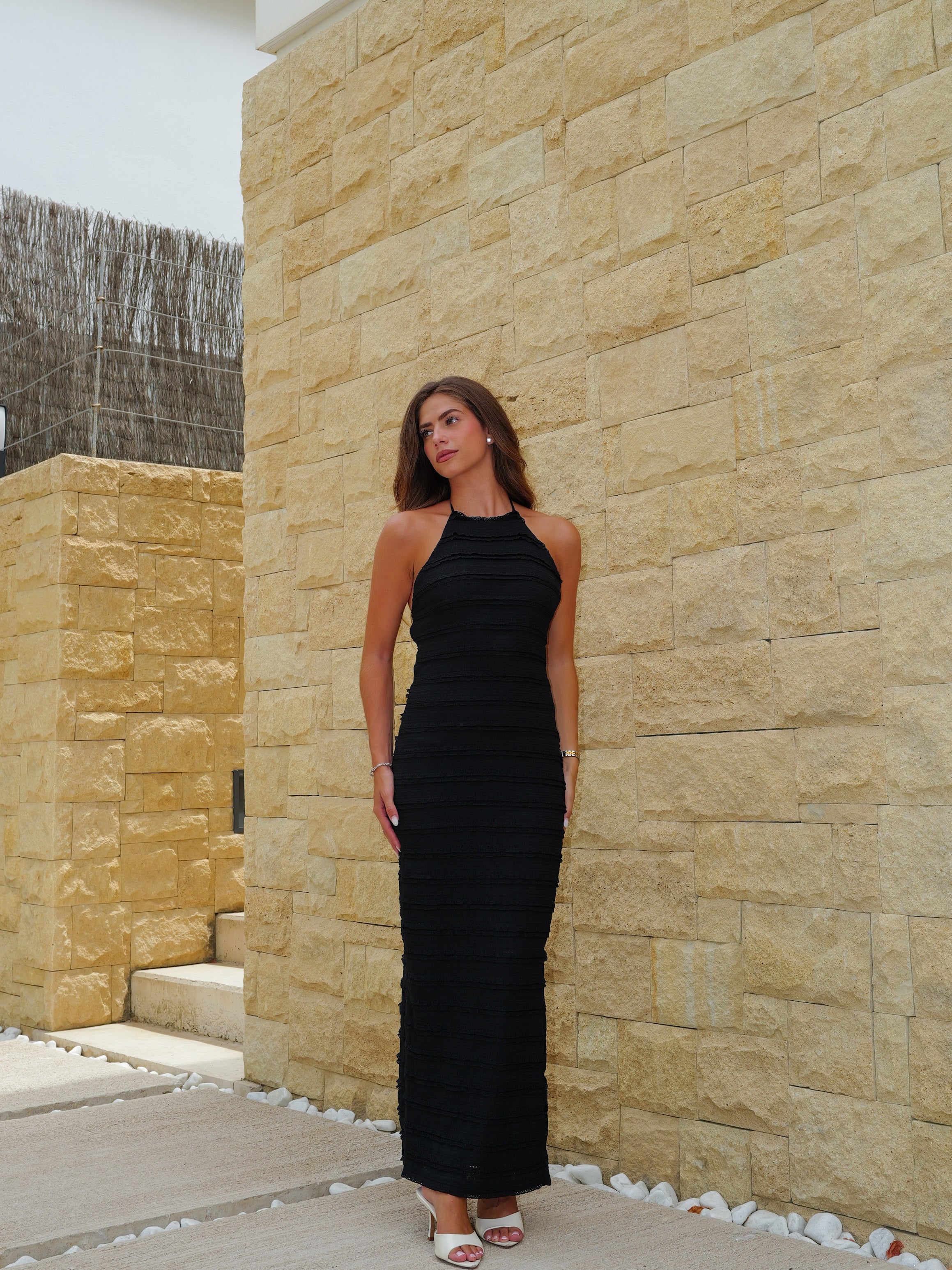Vestido halter midi volantes negro