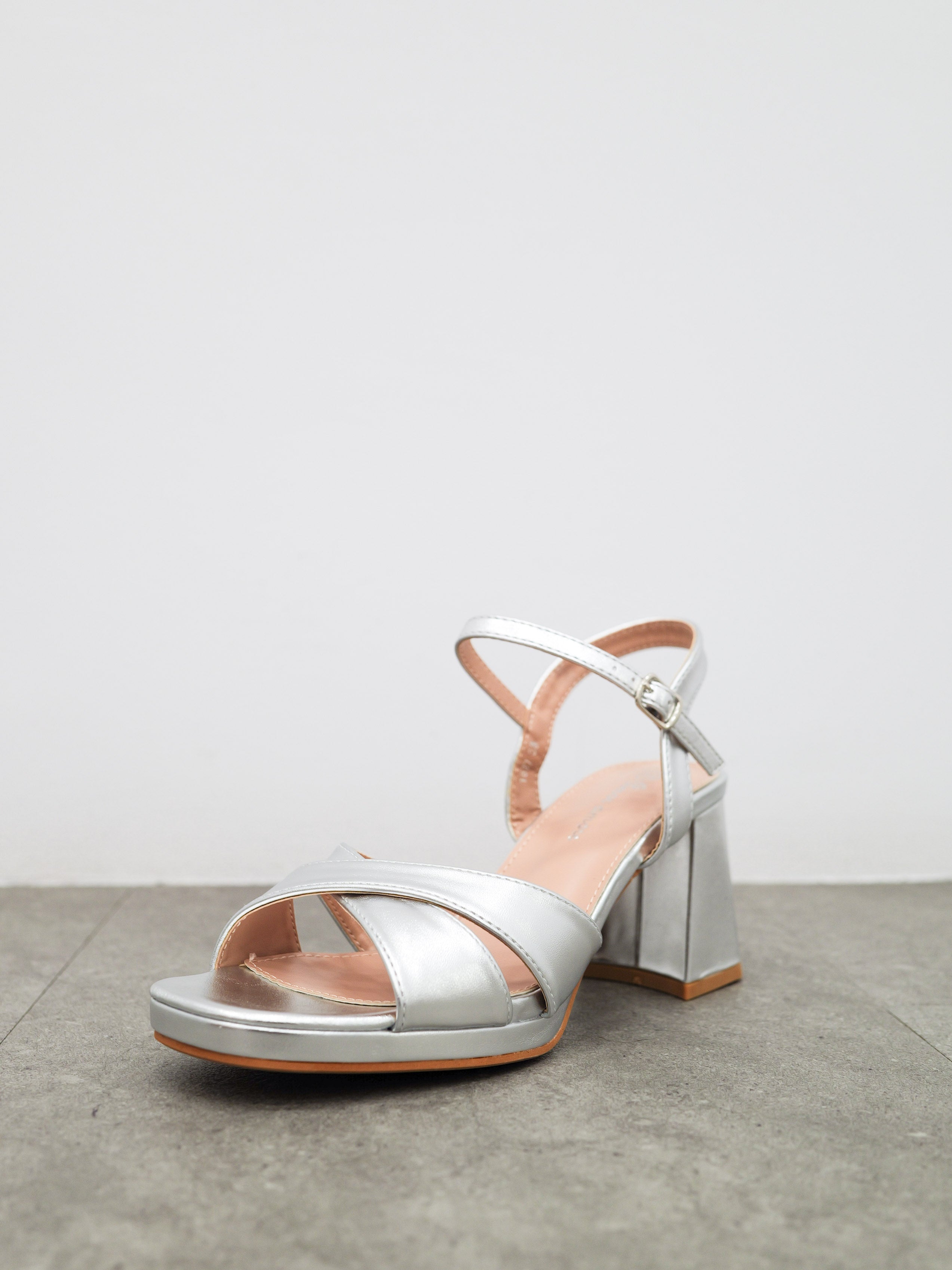 Sandalia baja bandas entrelazadas plata