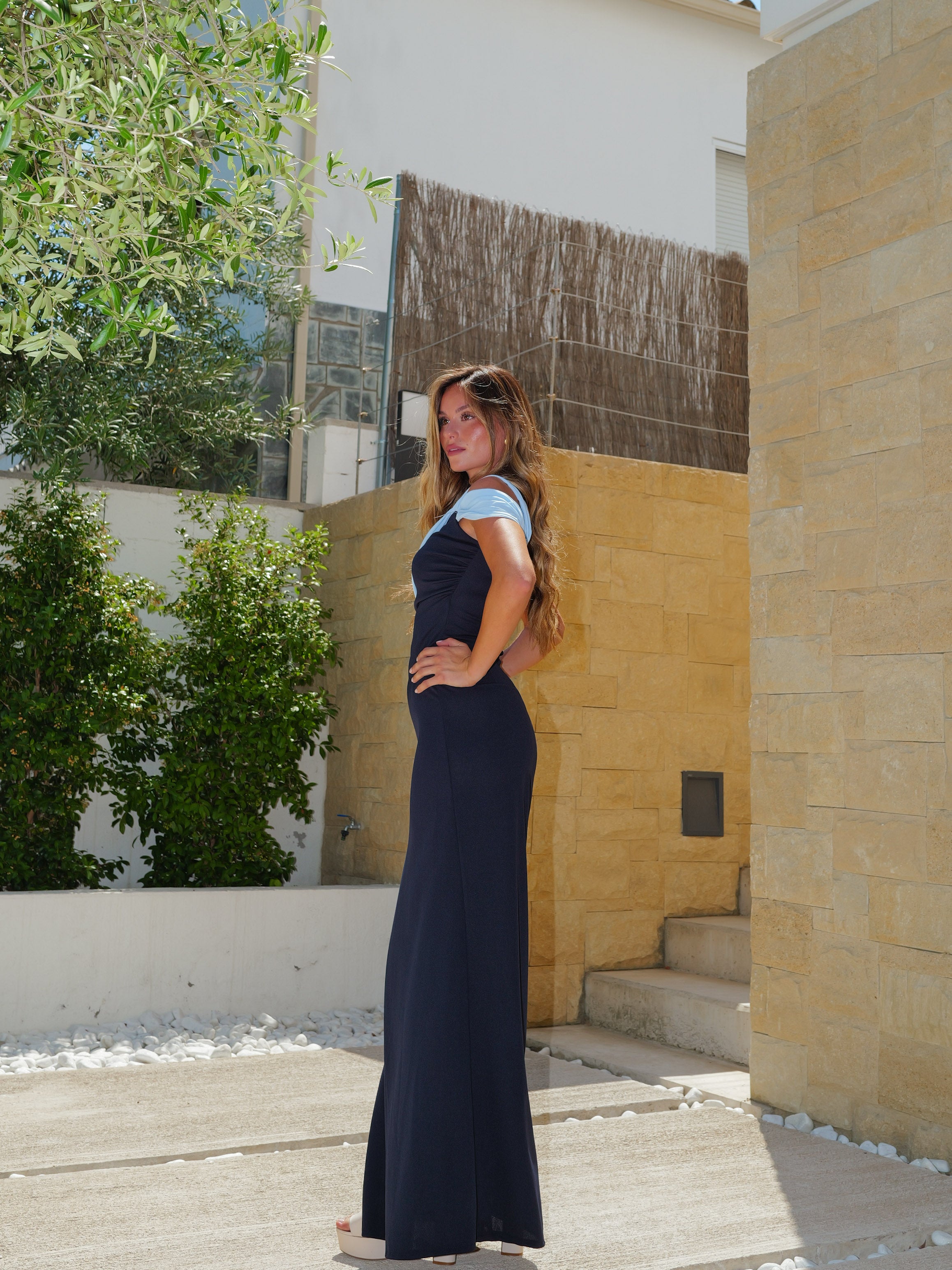 Robe asymétrique à nœud bicolore bleu marine