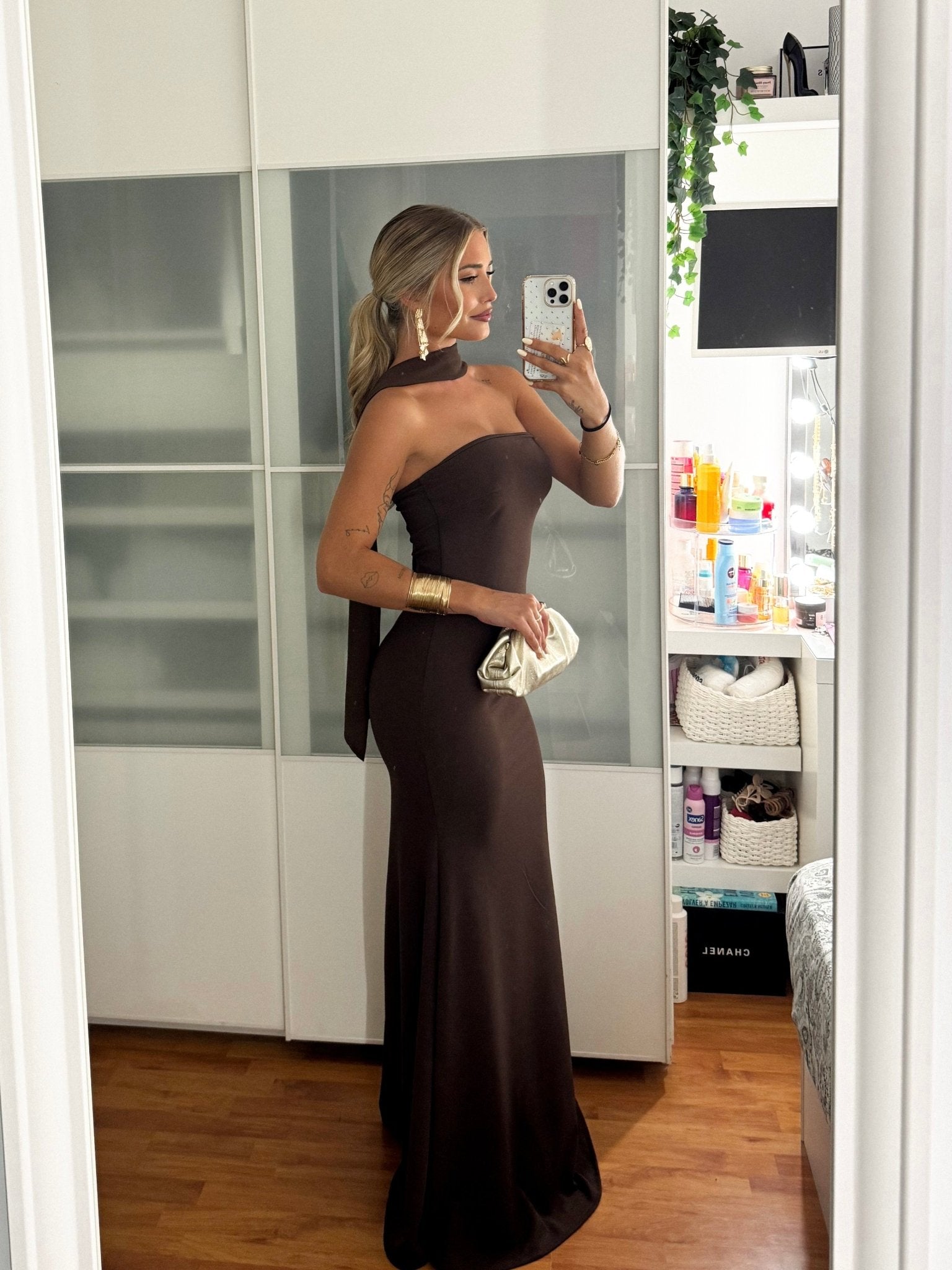 Abito a sirena con choker in tulle color cioccolato - SORELLAS