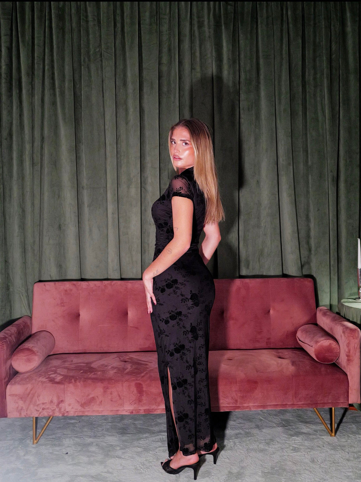 Vestido largo cuello mao negro