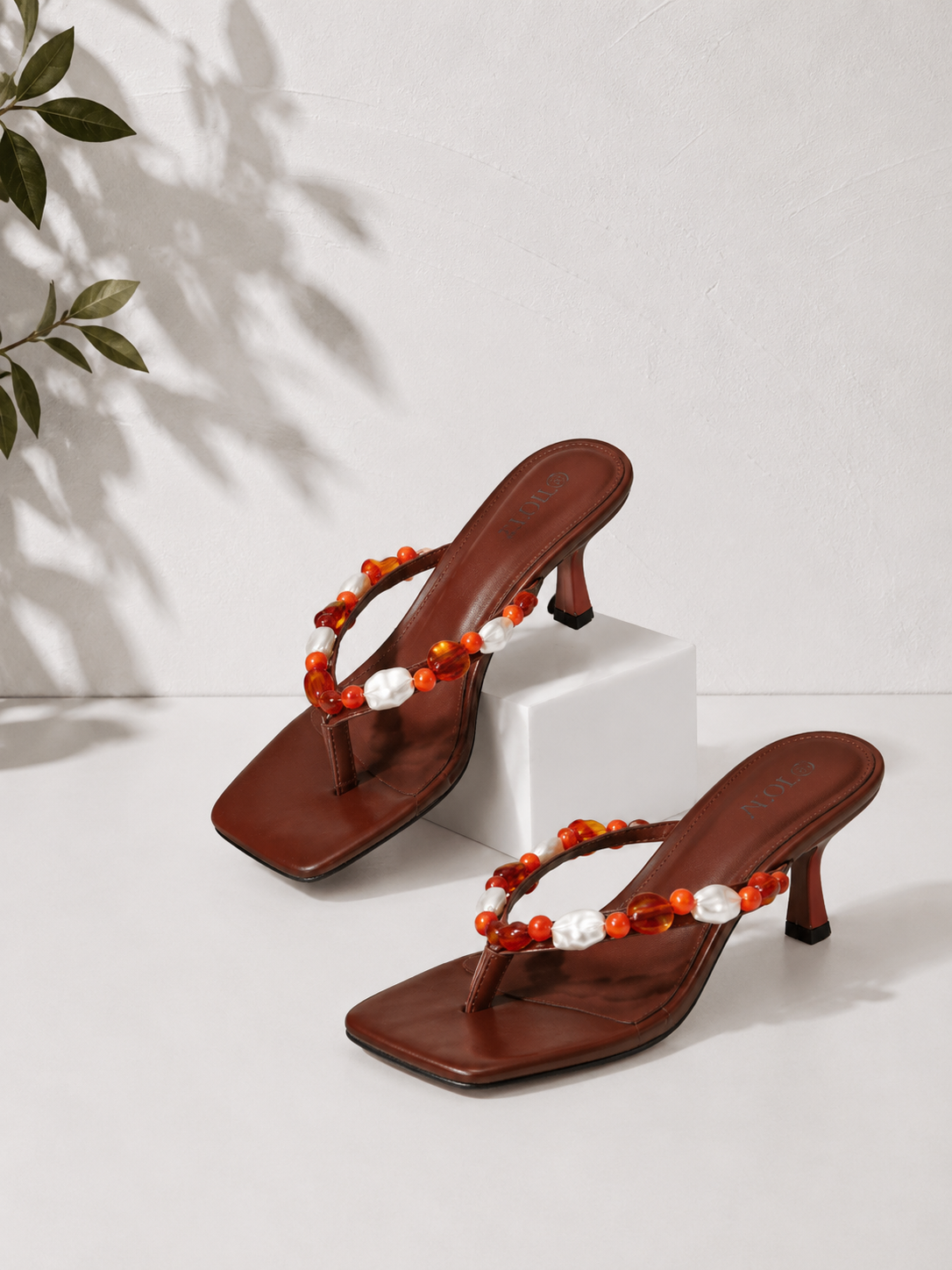 Sandalia tacón piedras chocolate