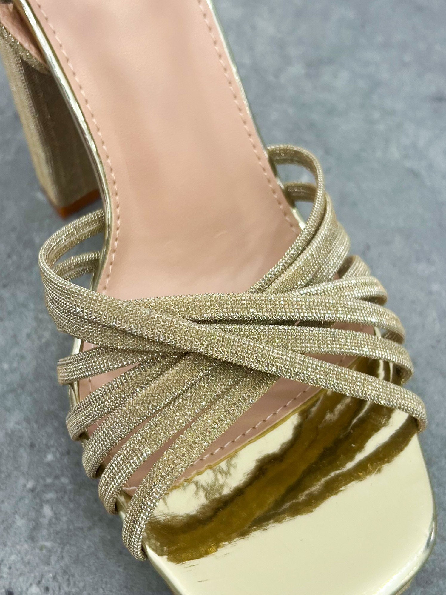 Sandales entrelacées dorées brillantes - Sorellas The Brand Barcelona S.L