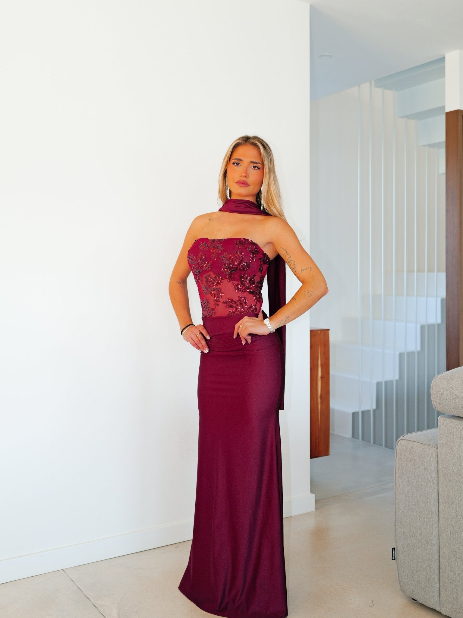 Vestido largo detalles choker palabra burdeos - Sorellas The Brand Barcelona S.L