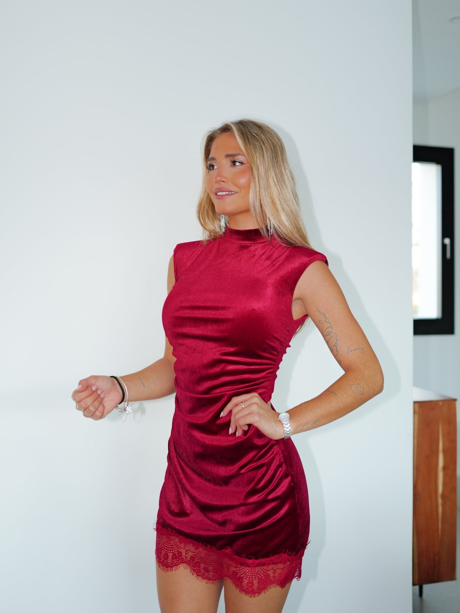 Vestido mini velvet bajo lencero burdeos - Sorellas The Brand Barcelona S.L