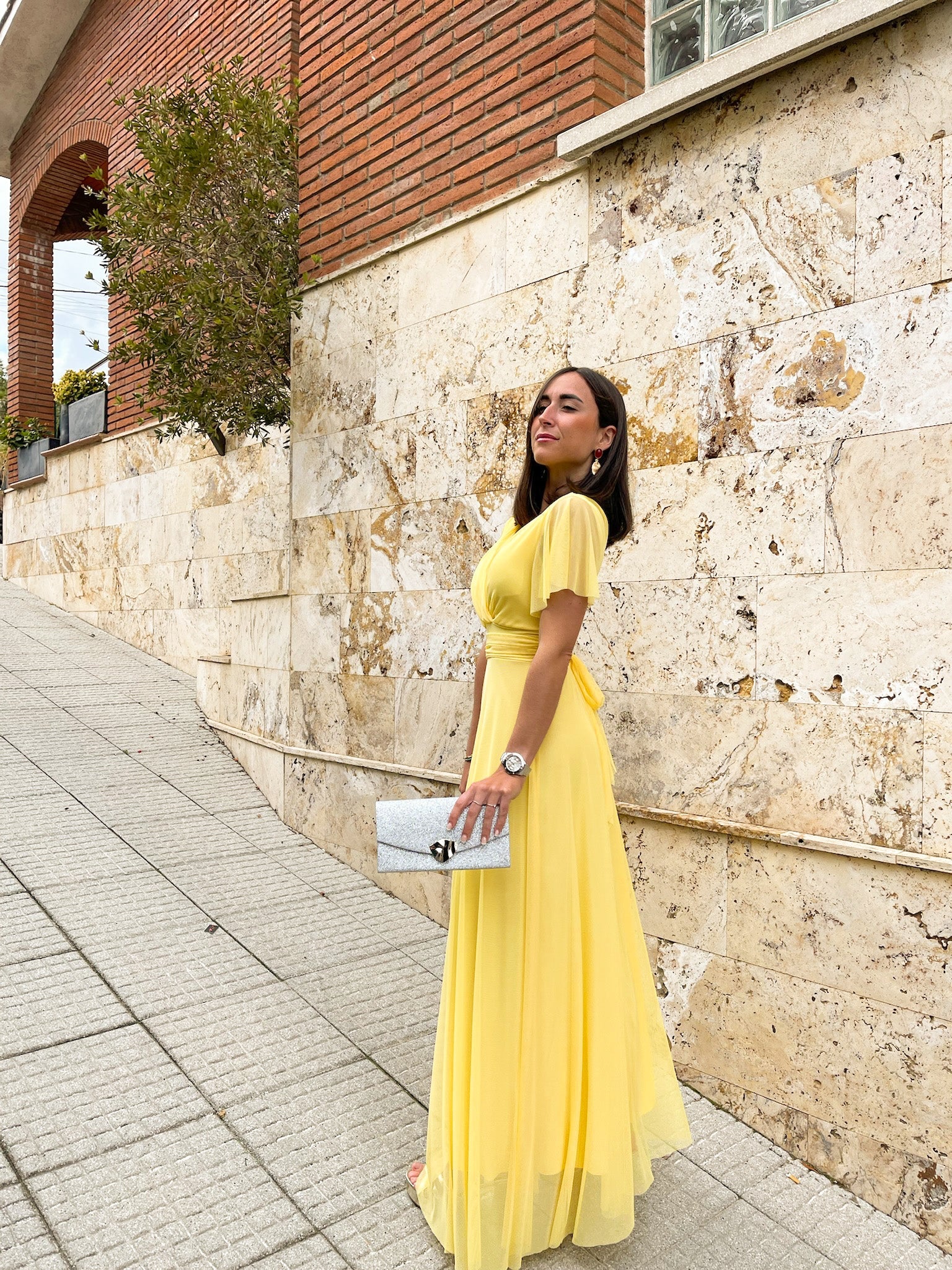 Vestido tulle manga amarillo