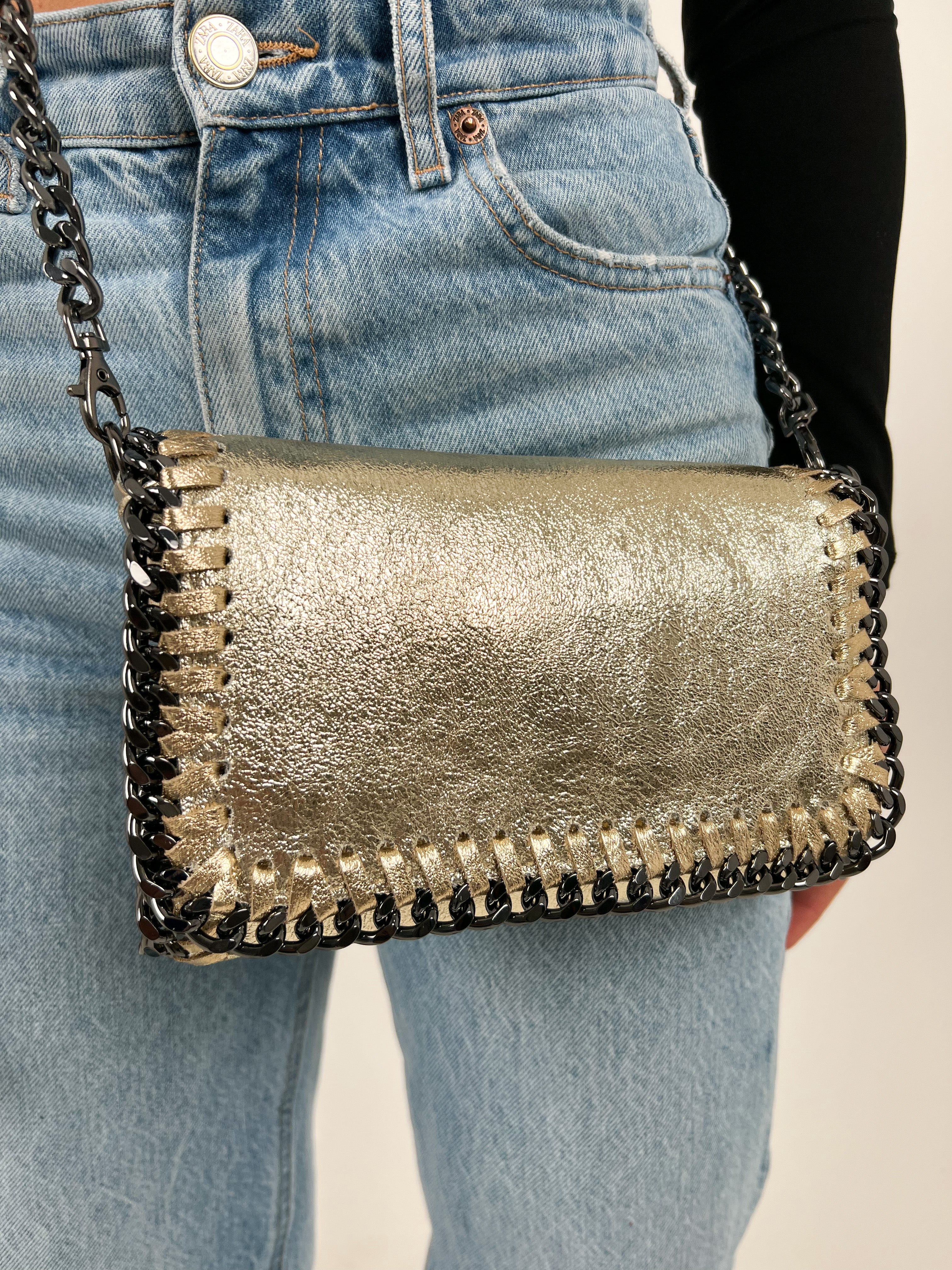 Bolso midi piel dorado