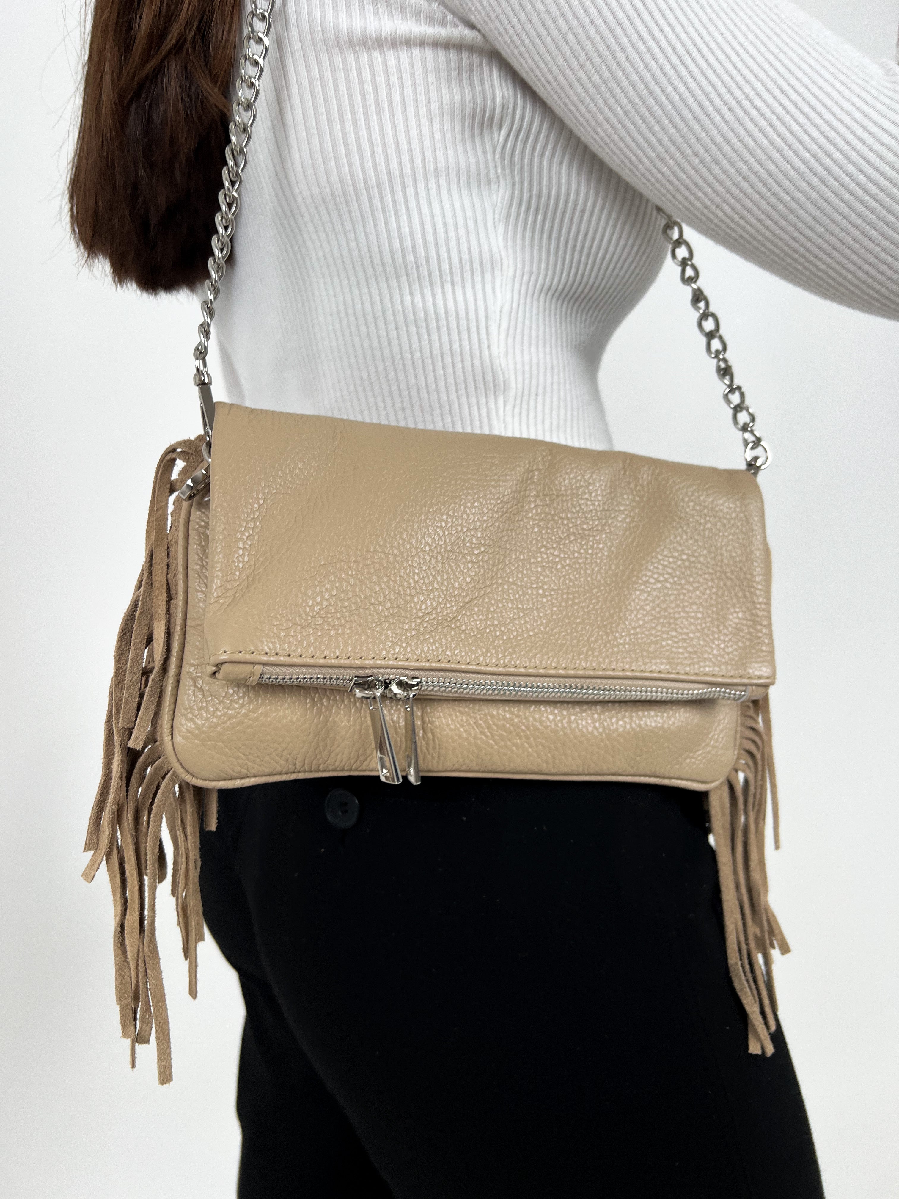 Bolso piel cadenas flecos cafe