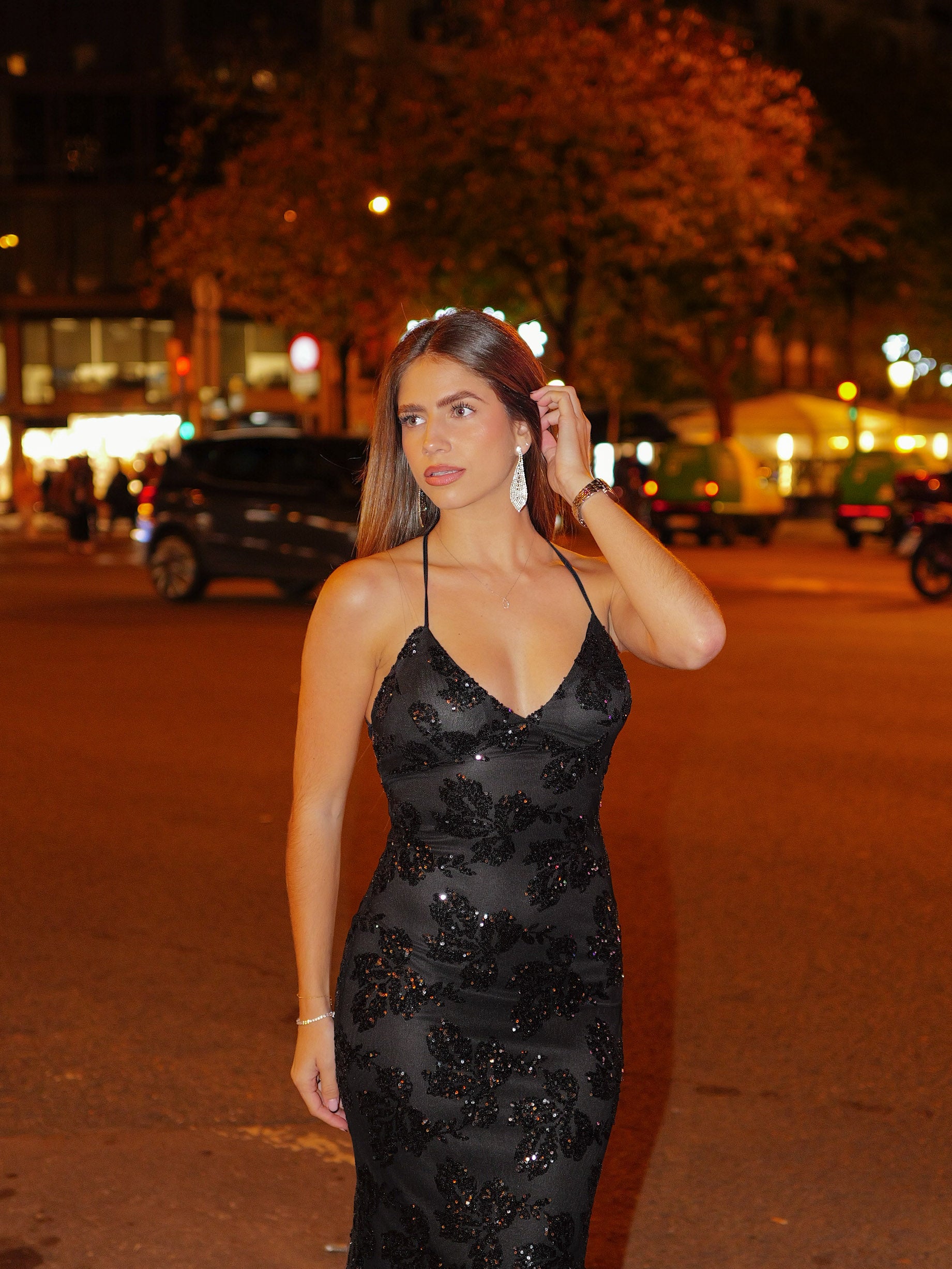 Long intertwined dress with black tulle details