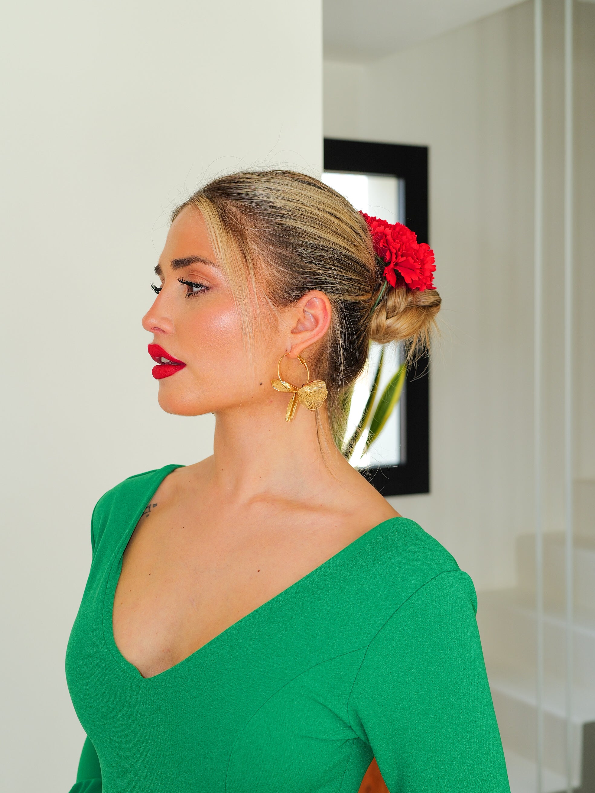 Golden flower hoop earrings