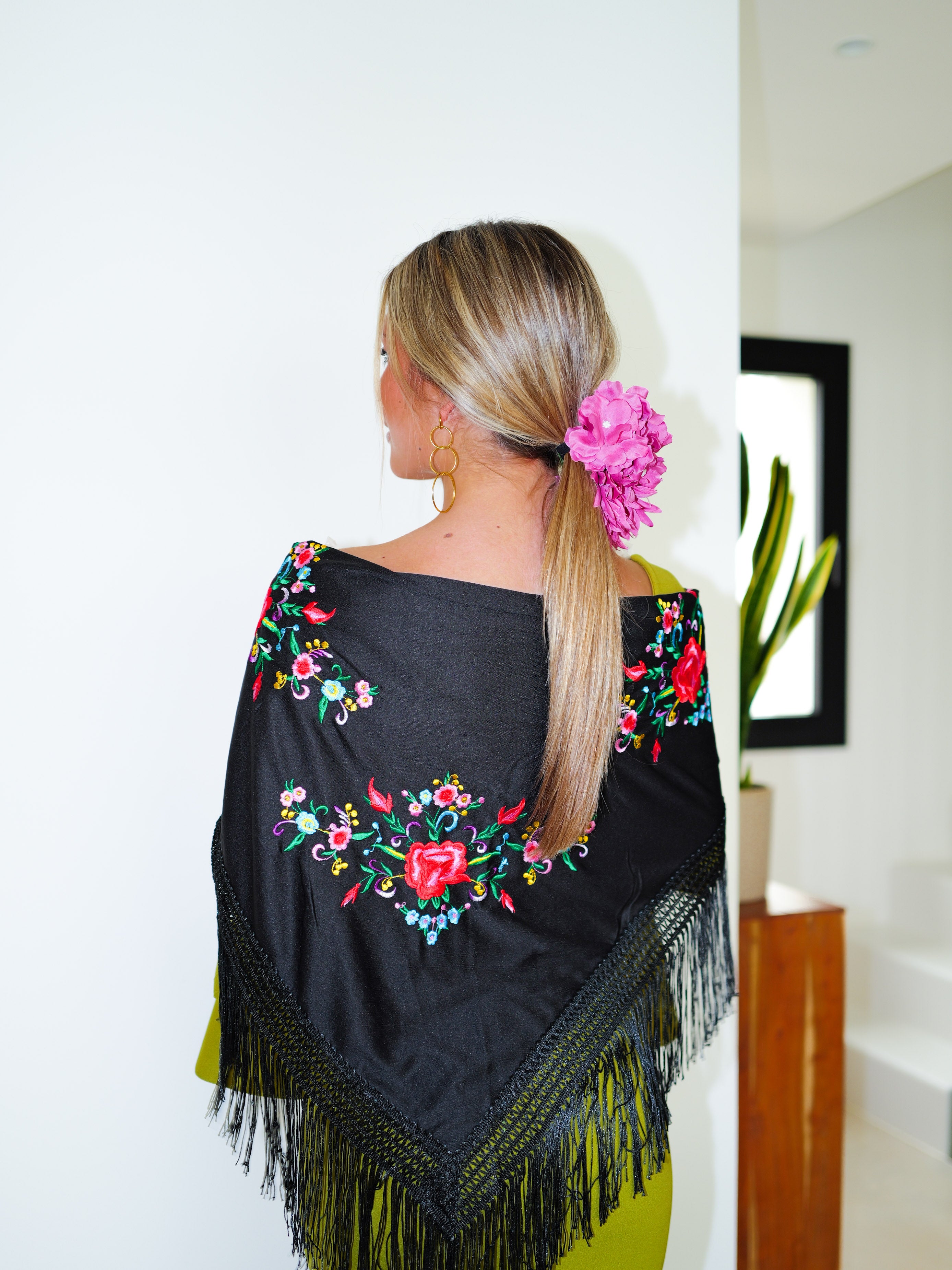Flamenco shawl embroidered with black flowers