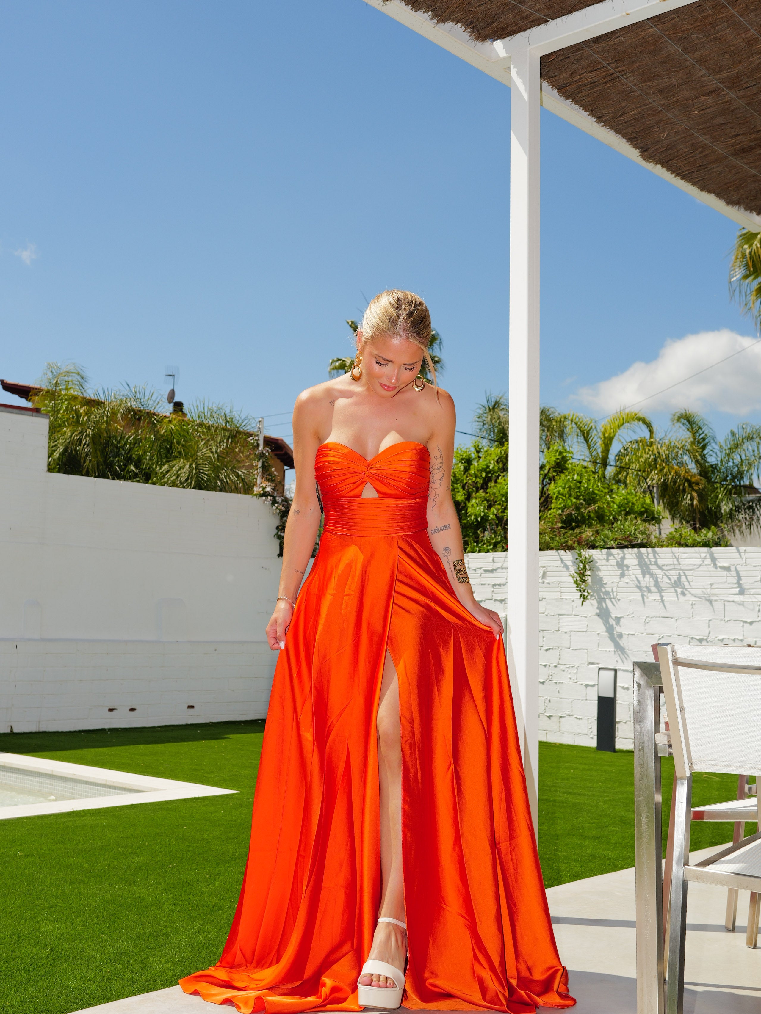 Corset dress with boiler knot tables