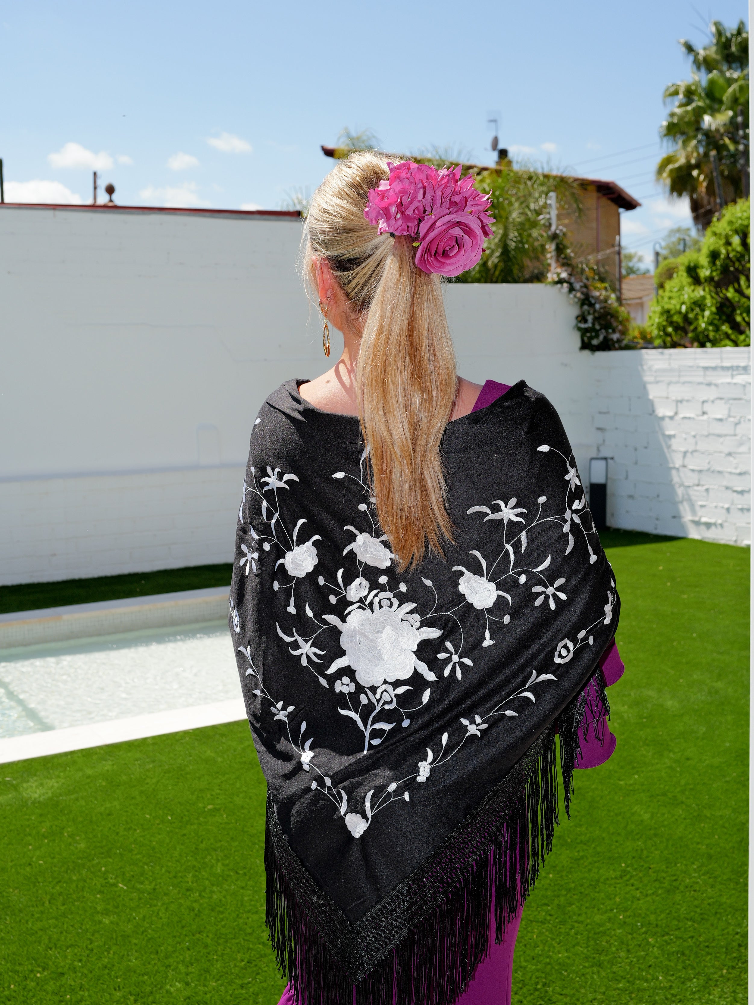 Flamenco shawl embroidered with black flowers