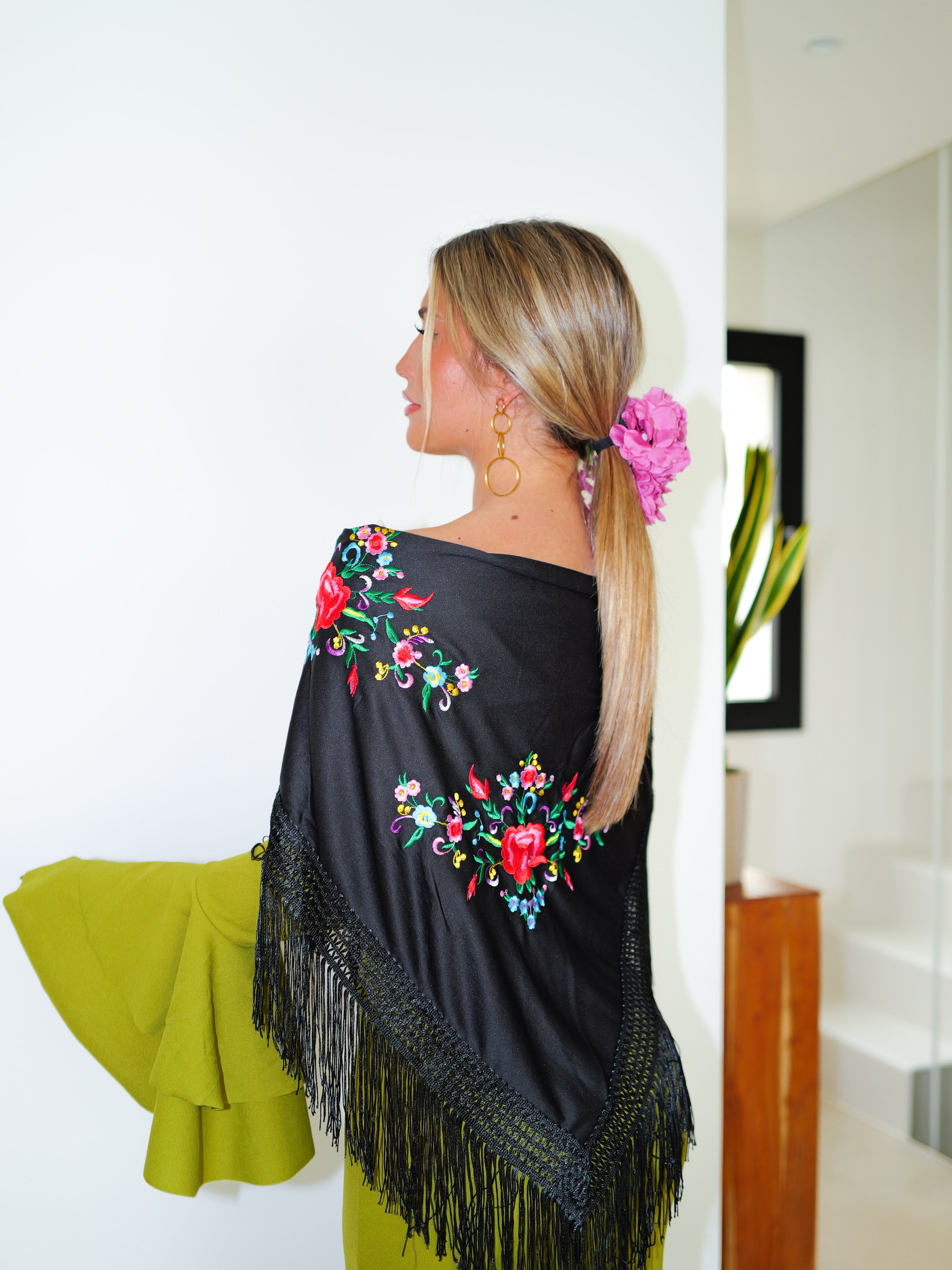 Flamenco shawl embroidered with black flowers