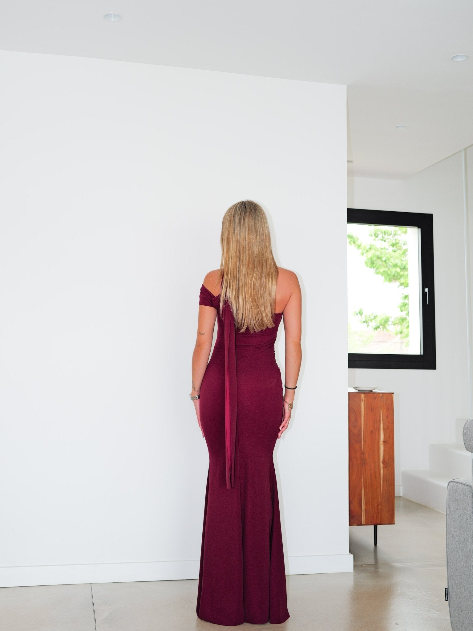 Asymmetrical burgundy ruched choker dress - SORELLAS