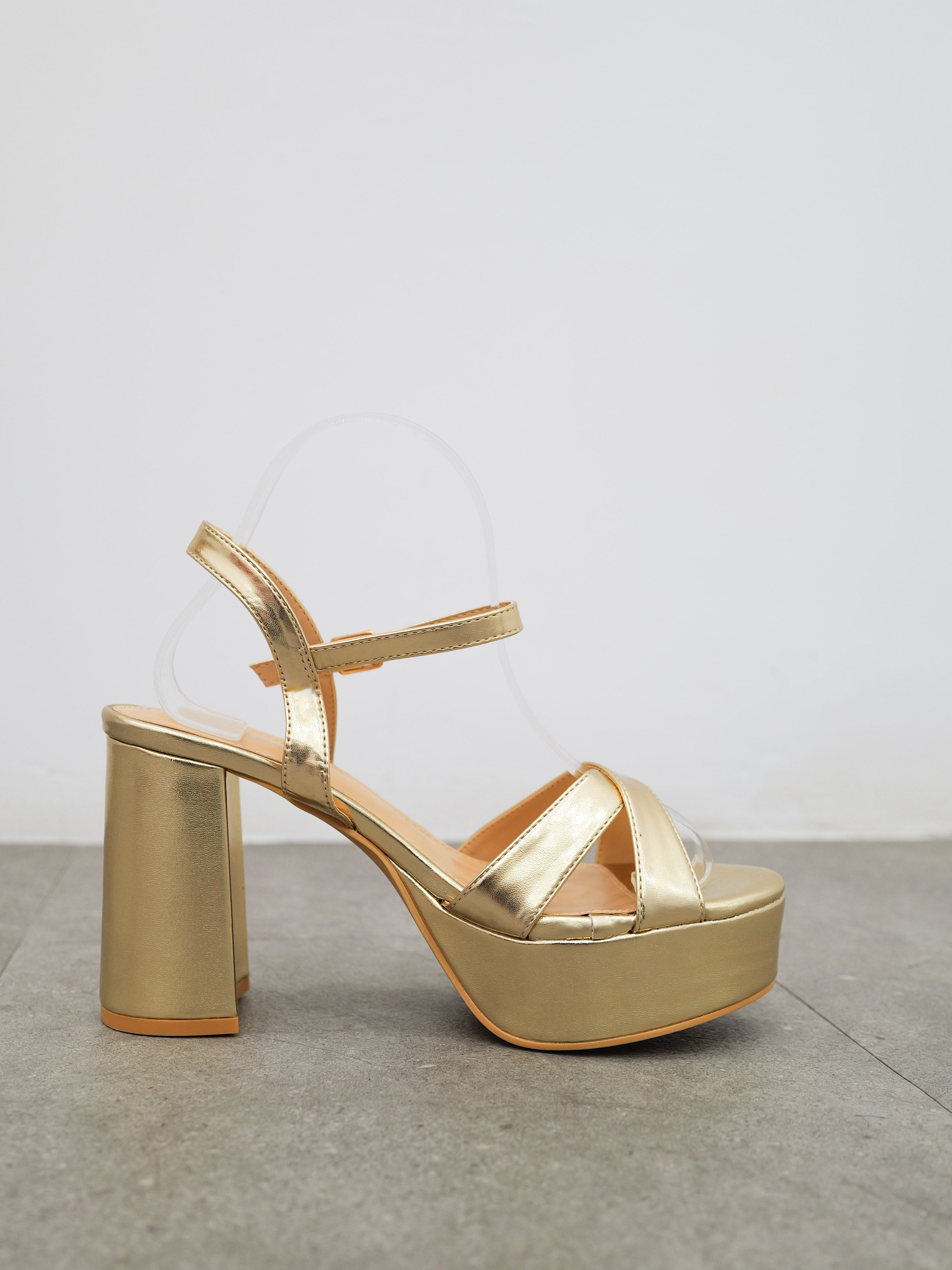 Gold crossed bands sandal