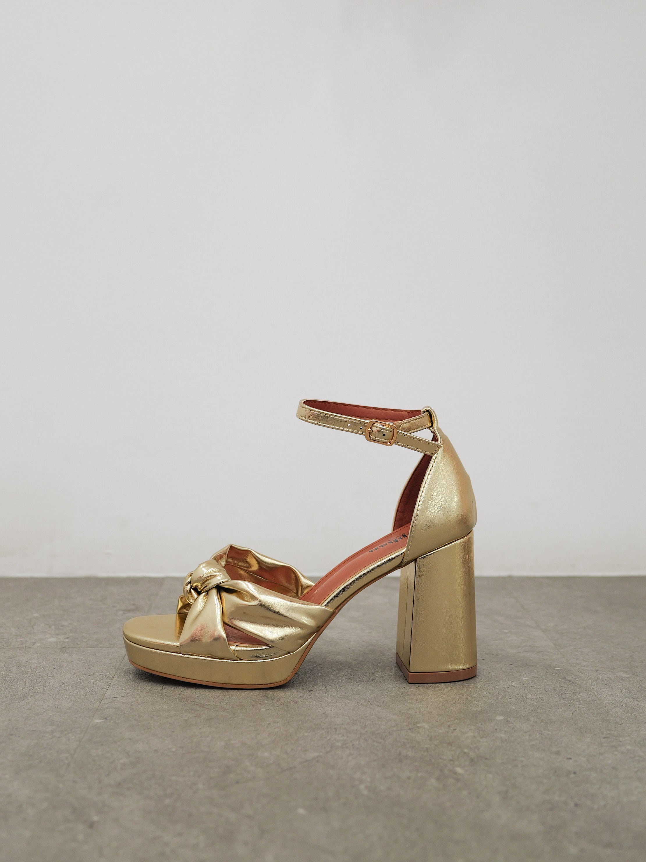 Golden knot platform shoes