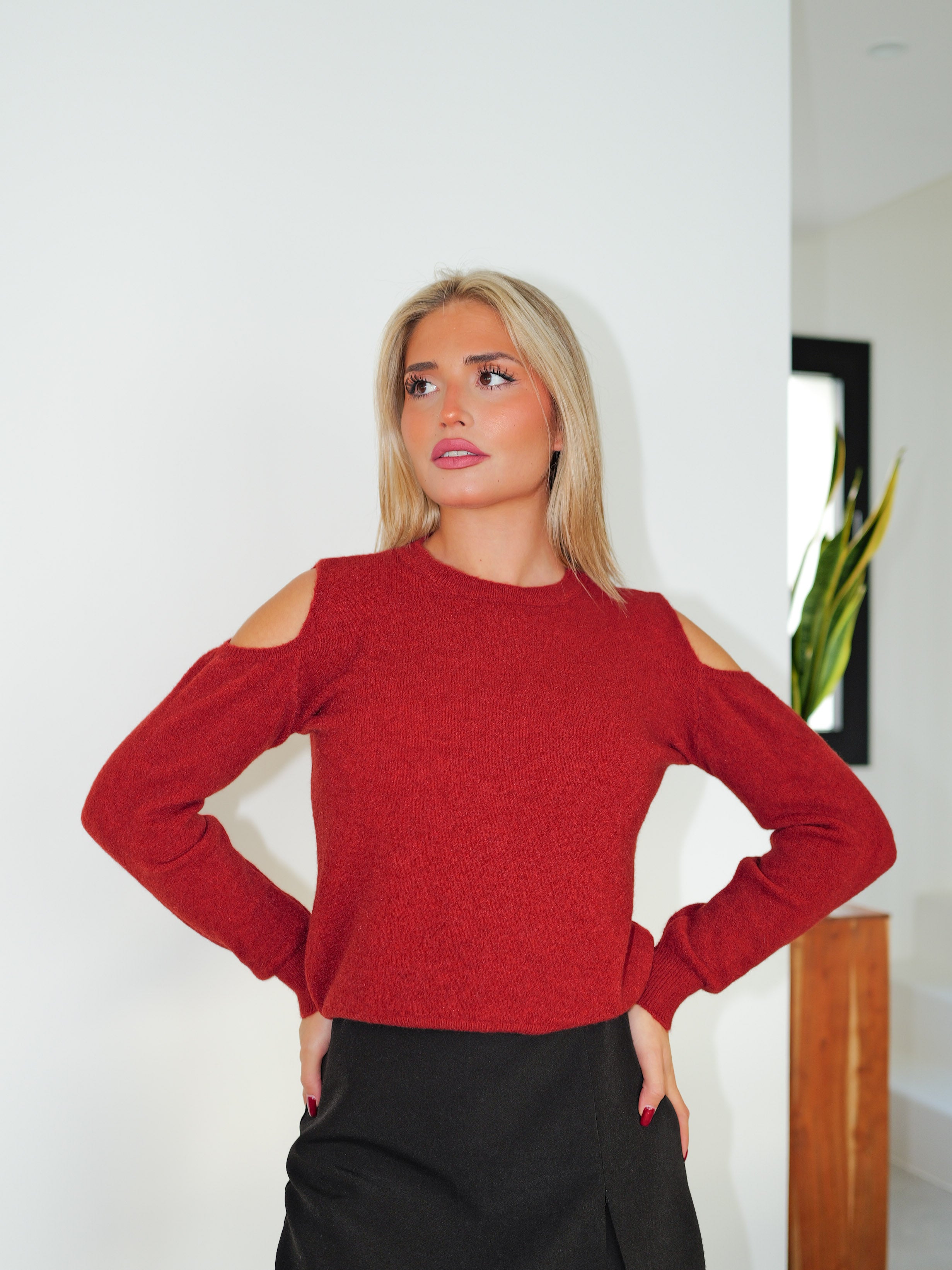 Sweater round neck shoulders tile