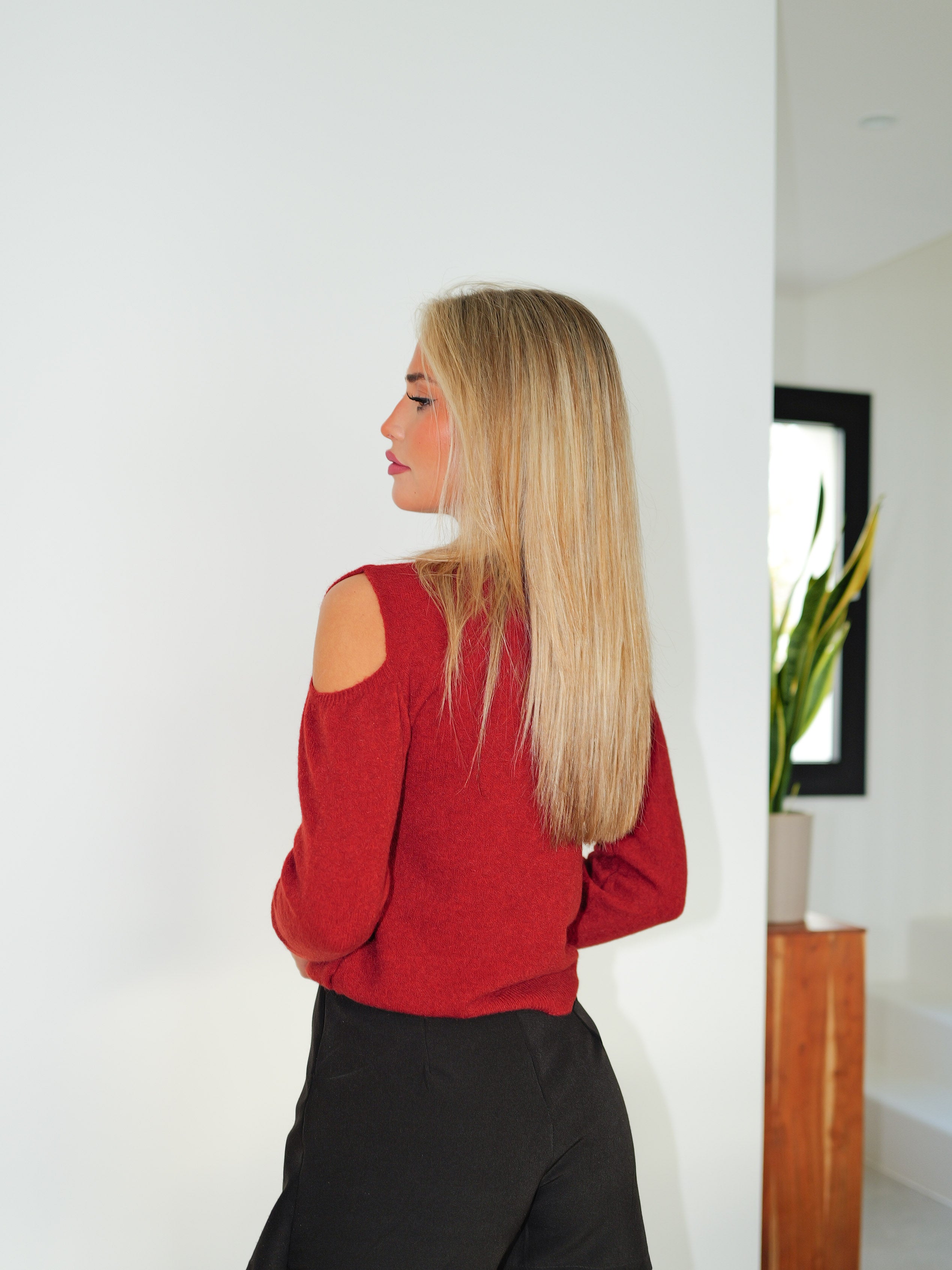 Sweater round neck shoulders tile