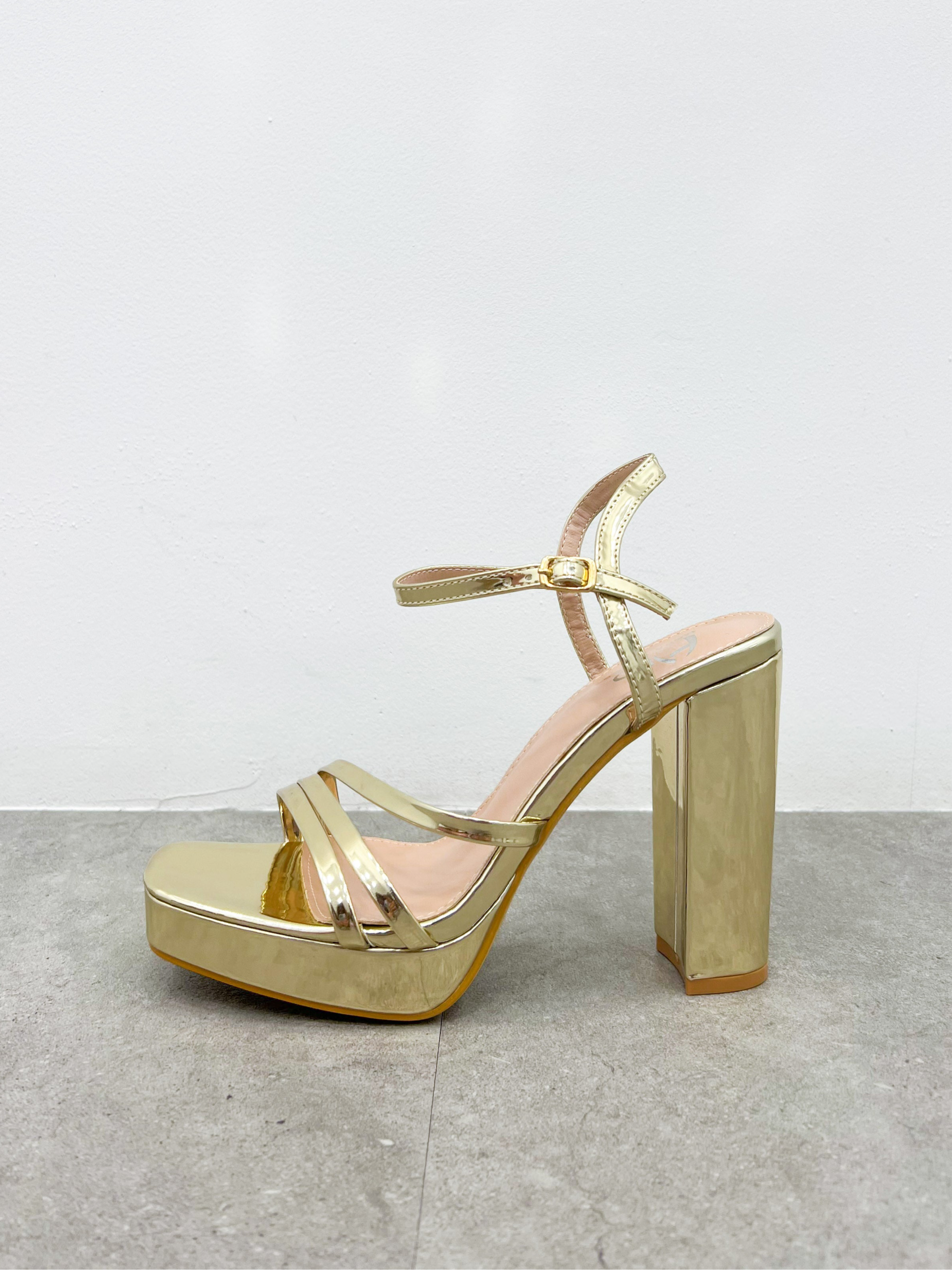 Sandal heel golden thin bands