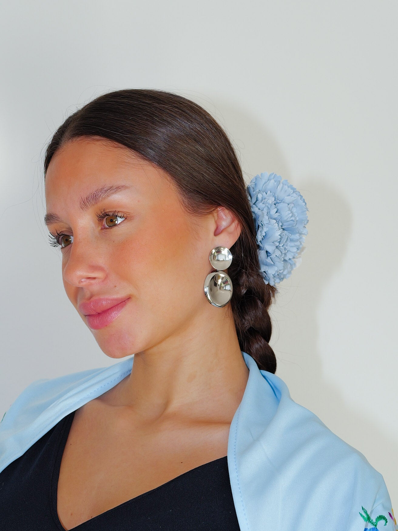 Silver oval relief earrings