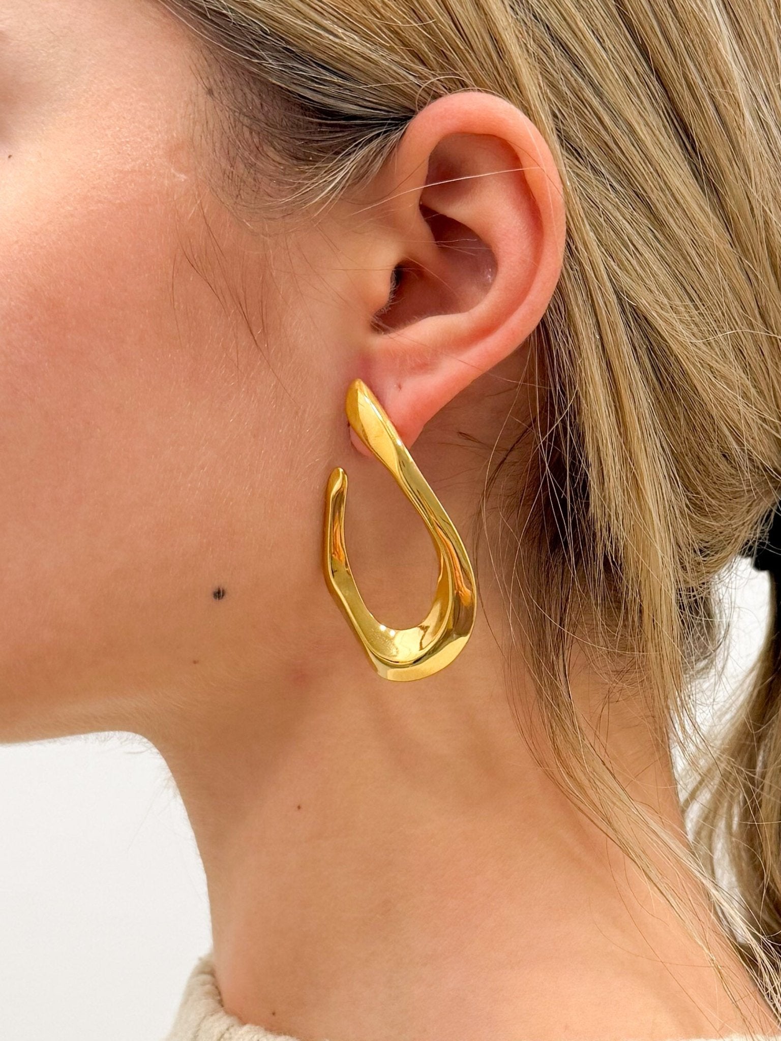 Gold open oval earrings - Sorellas The Brand Barcelona S.L