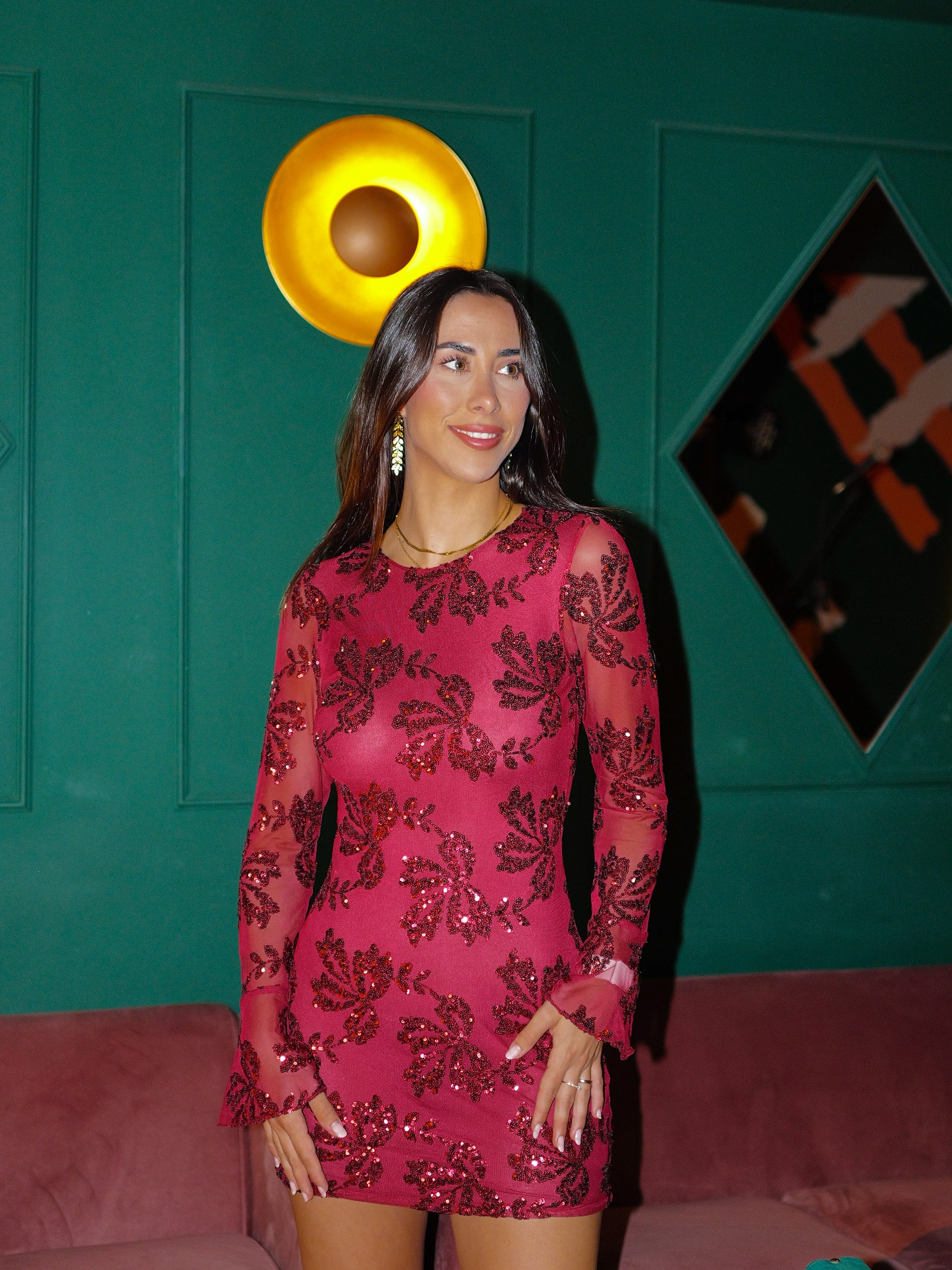 Mini robe dos avec détails en tulle bordeaux