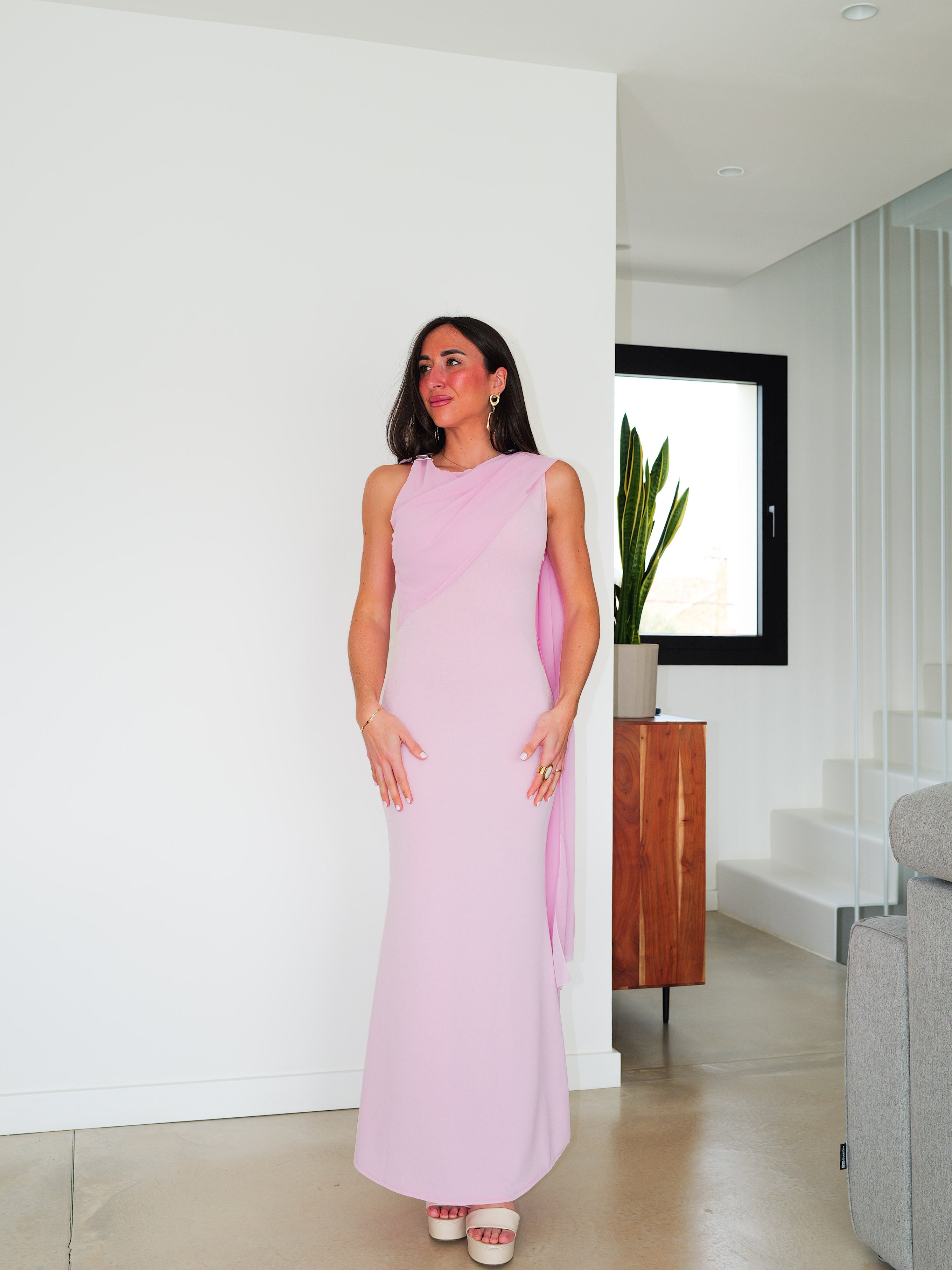 Robe à capuchon rose