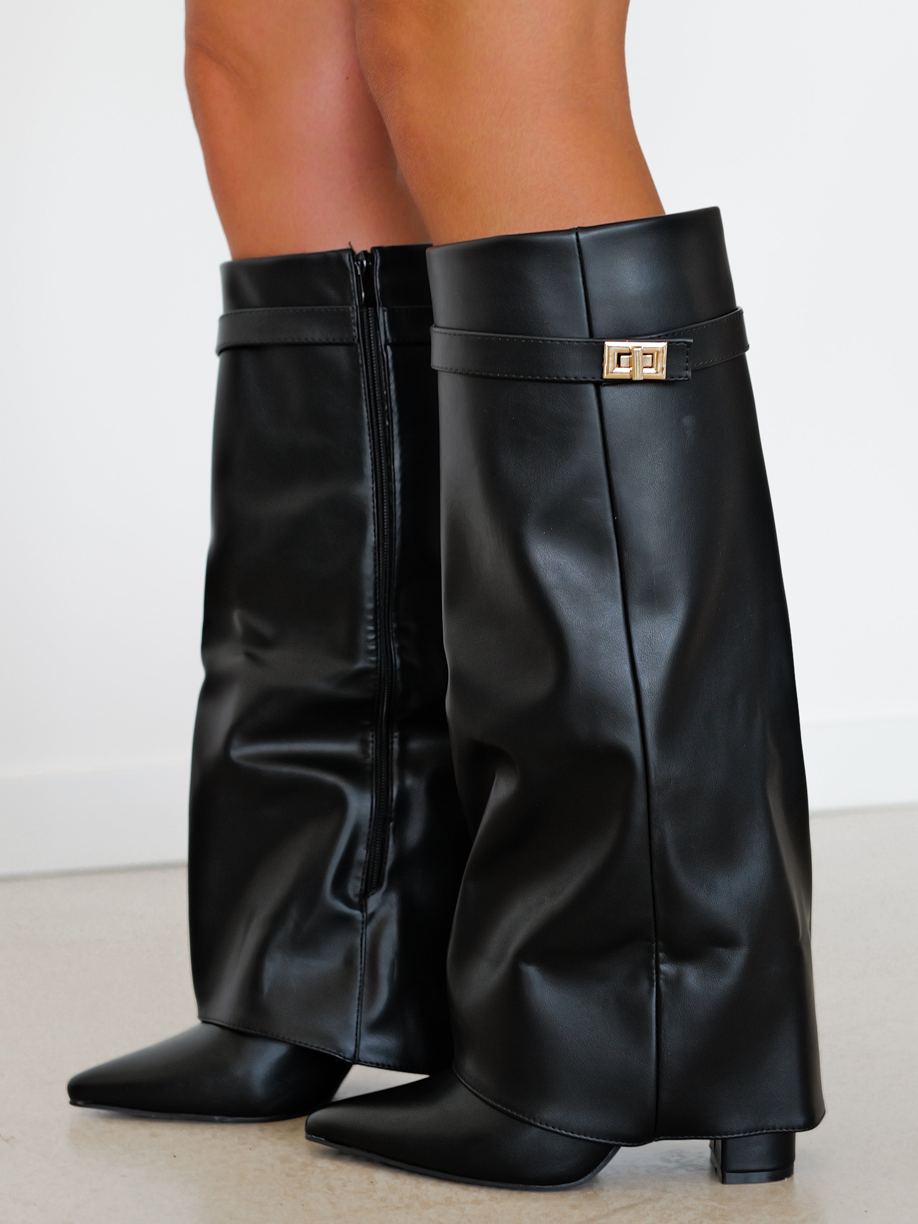 Botte à talon avec rabat noir