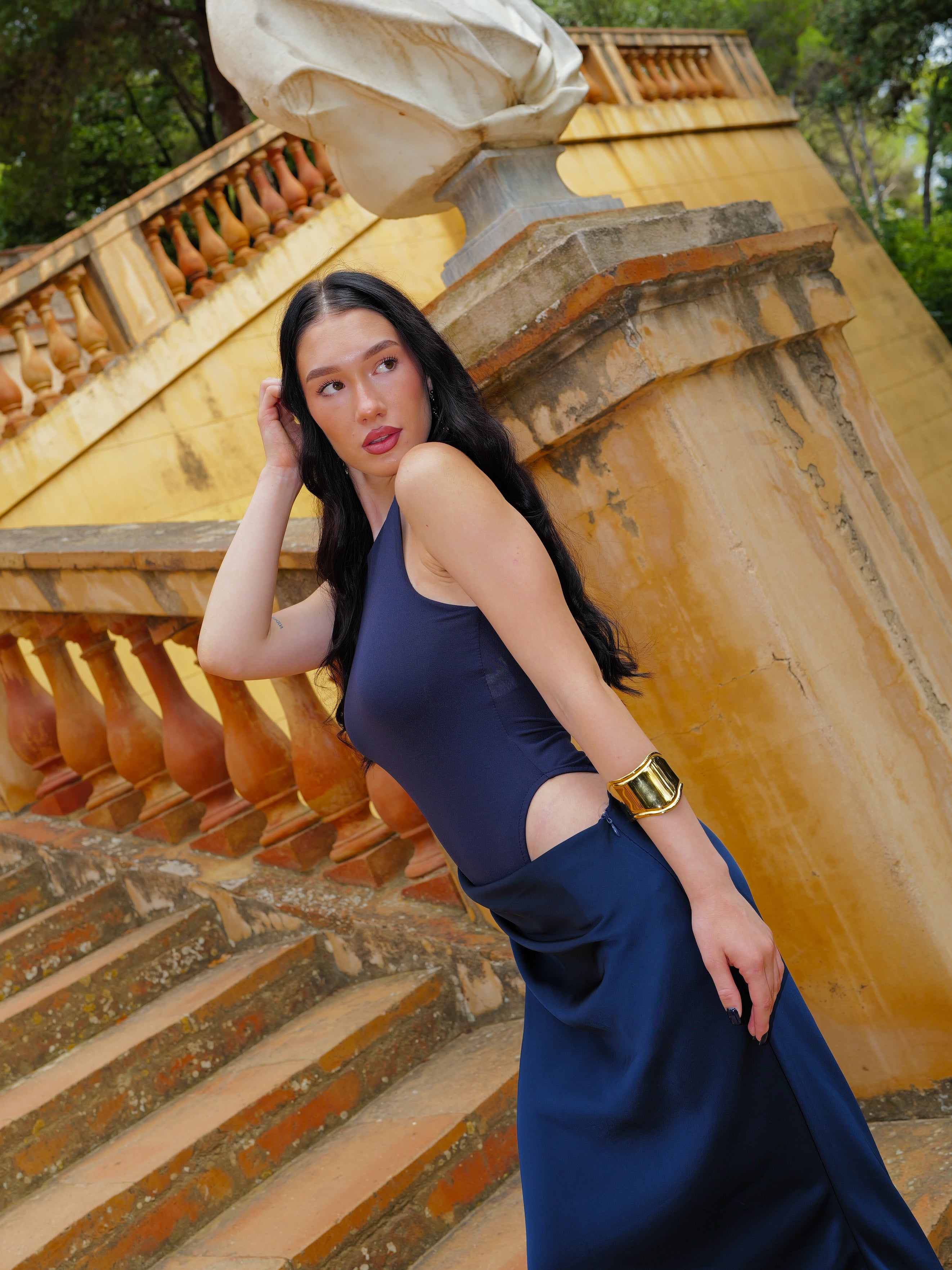 Robe cintrée jupe en satin marine