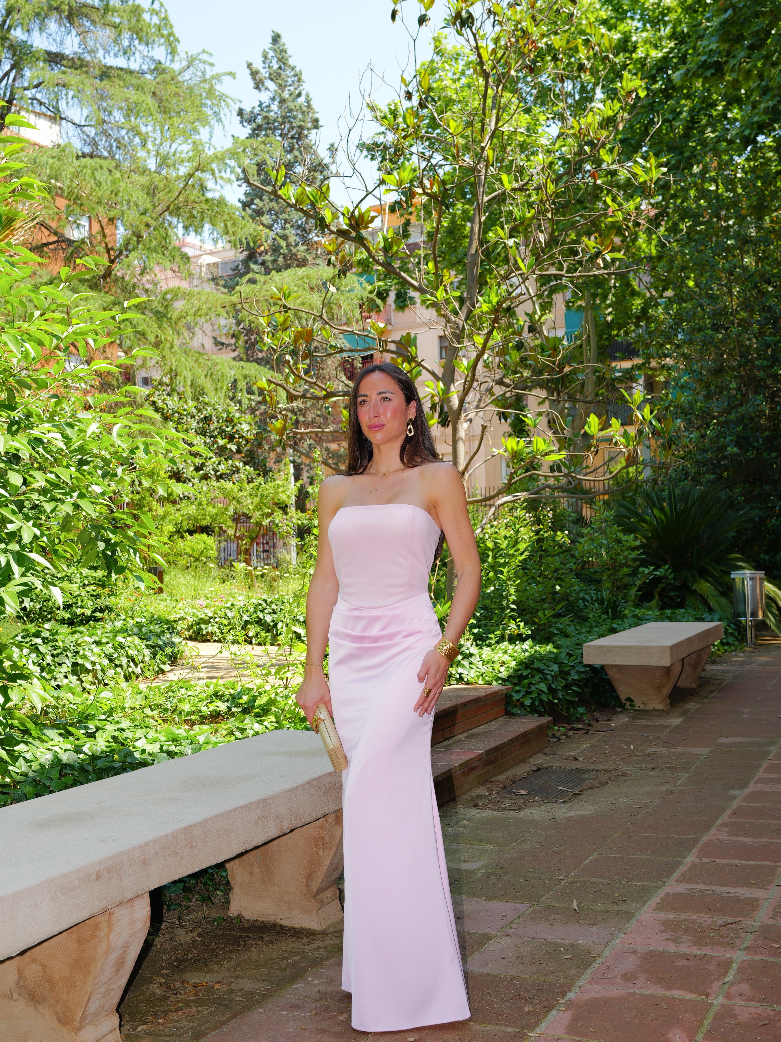 Robe moulante en satin rose