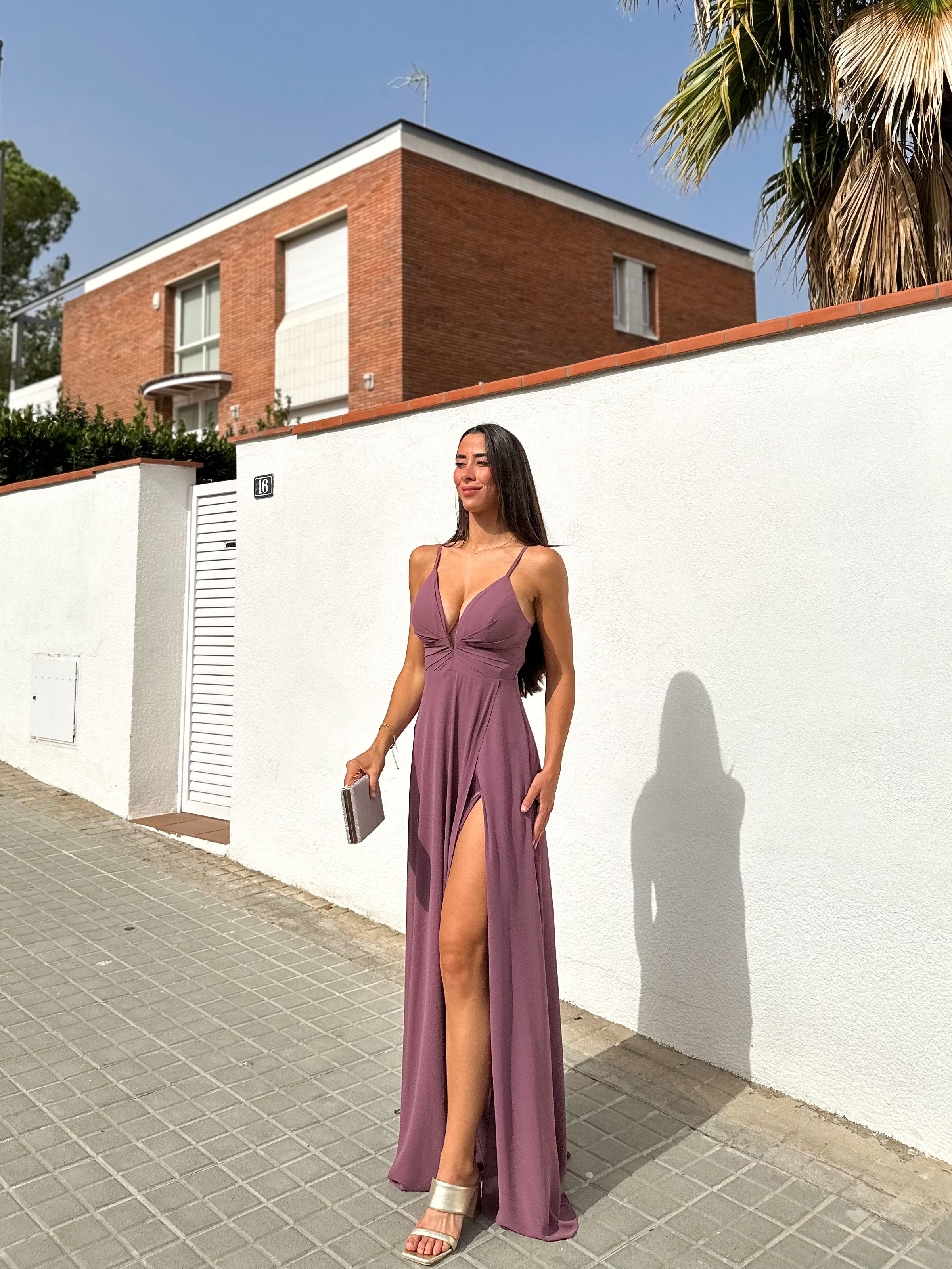 Robe en crêpe mauve à encolure en V