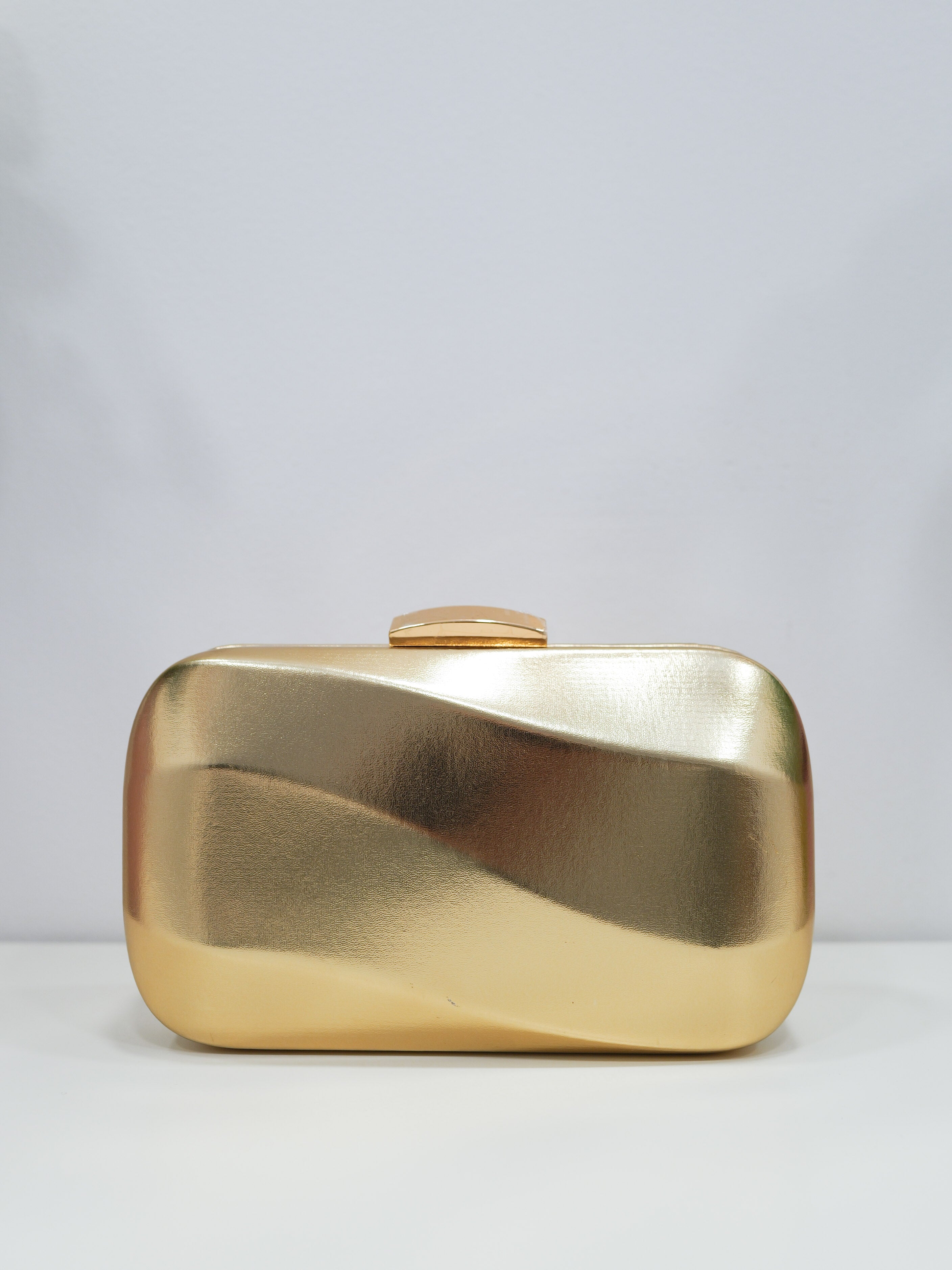 Pochette dorée à effet de vague