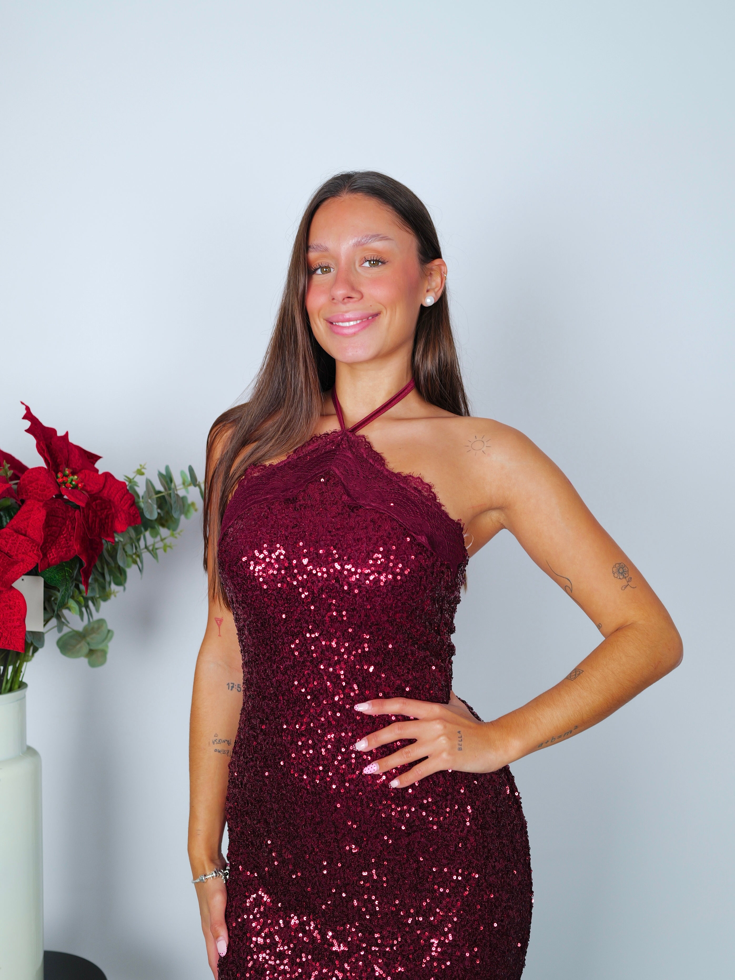 Robe pailletée de couleur bourgogne avec dos nu