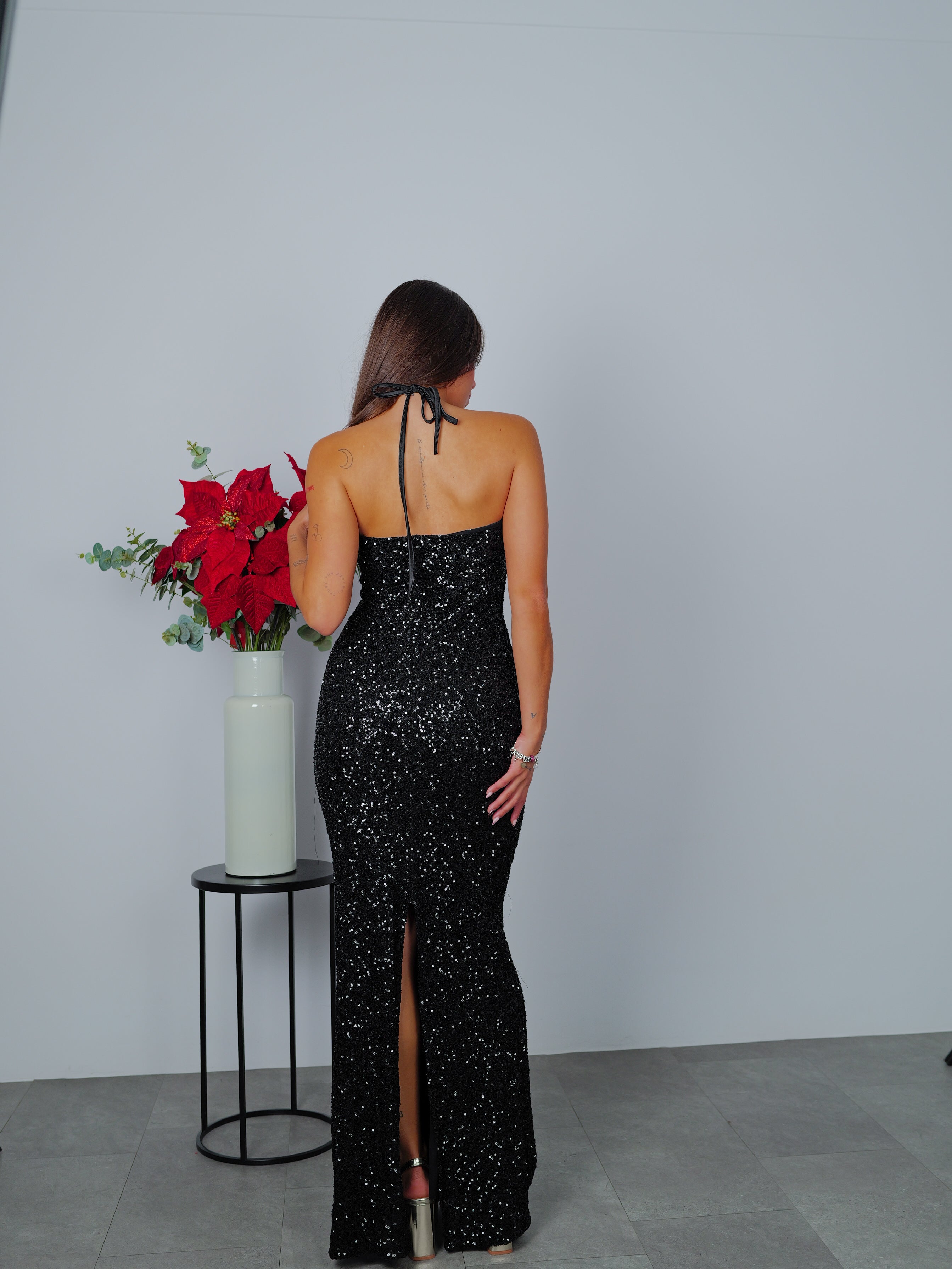 Robe noire pailletée, dos nu
