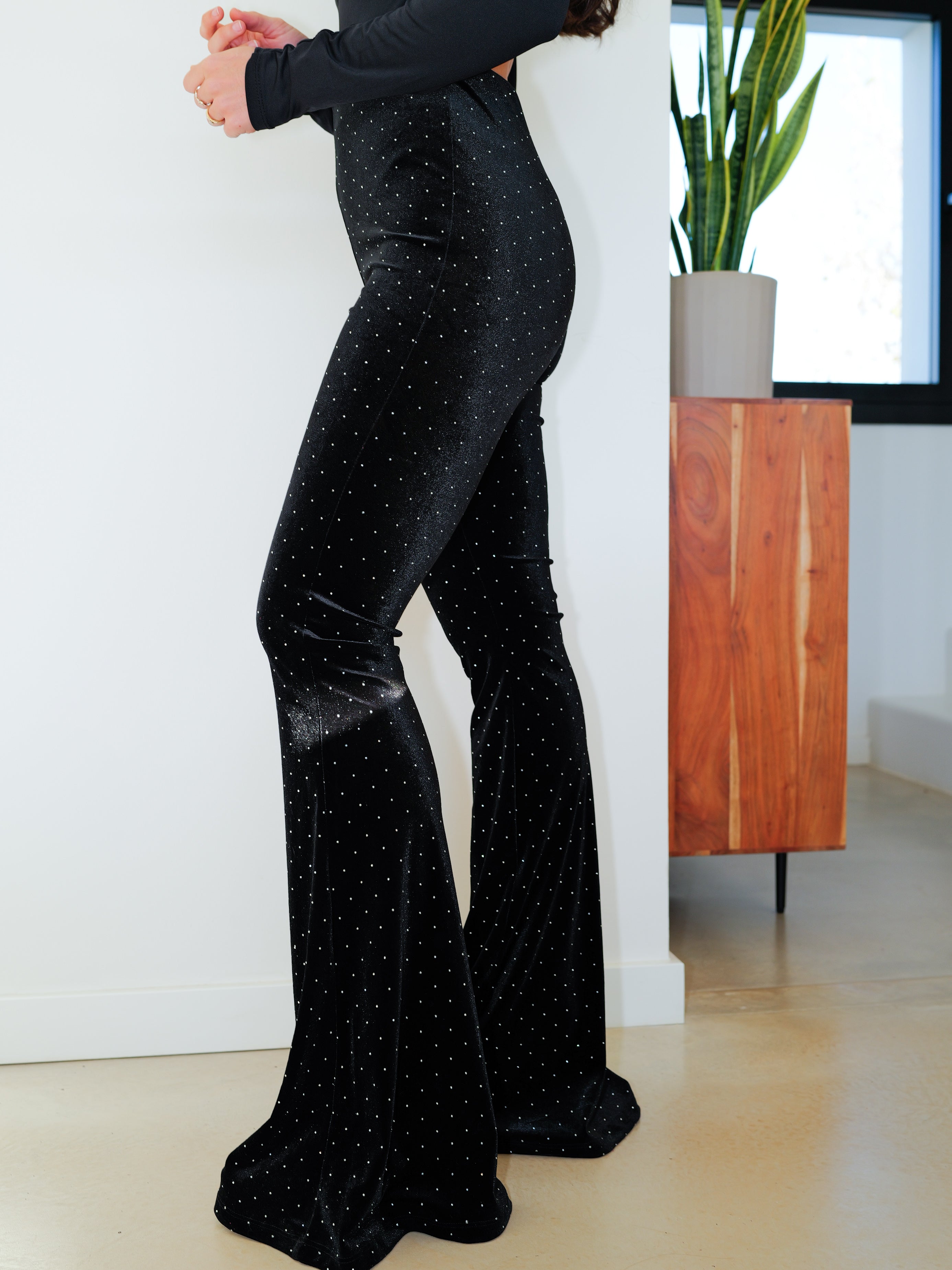 Pantalon à clochettes clouté en velours noir noir