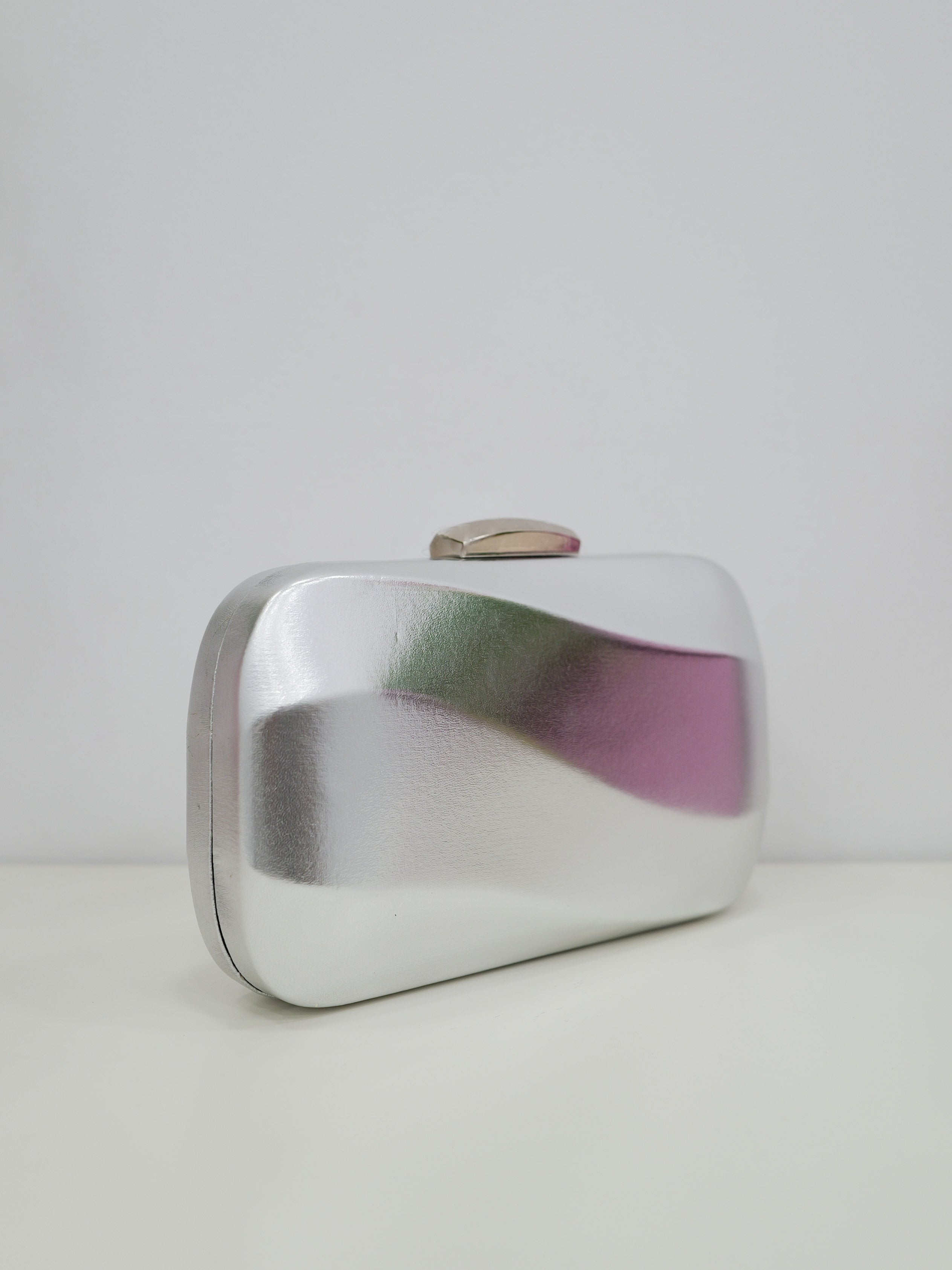 Pochette argentée à effet de vague