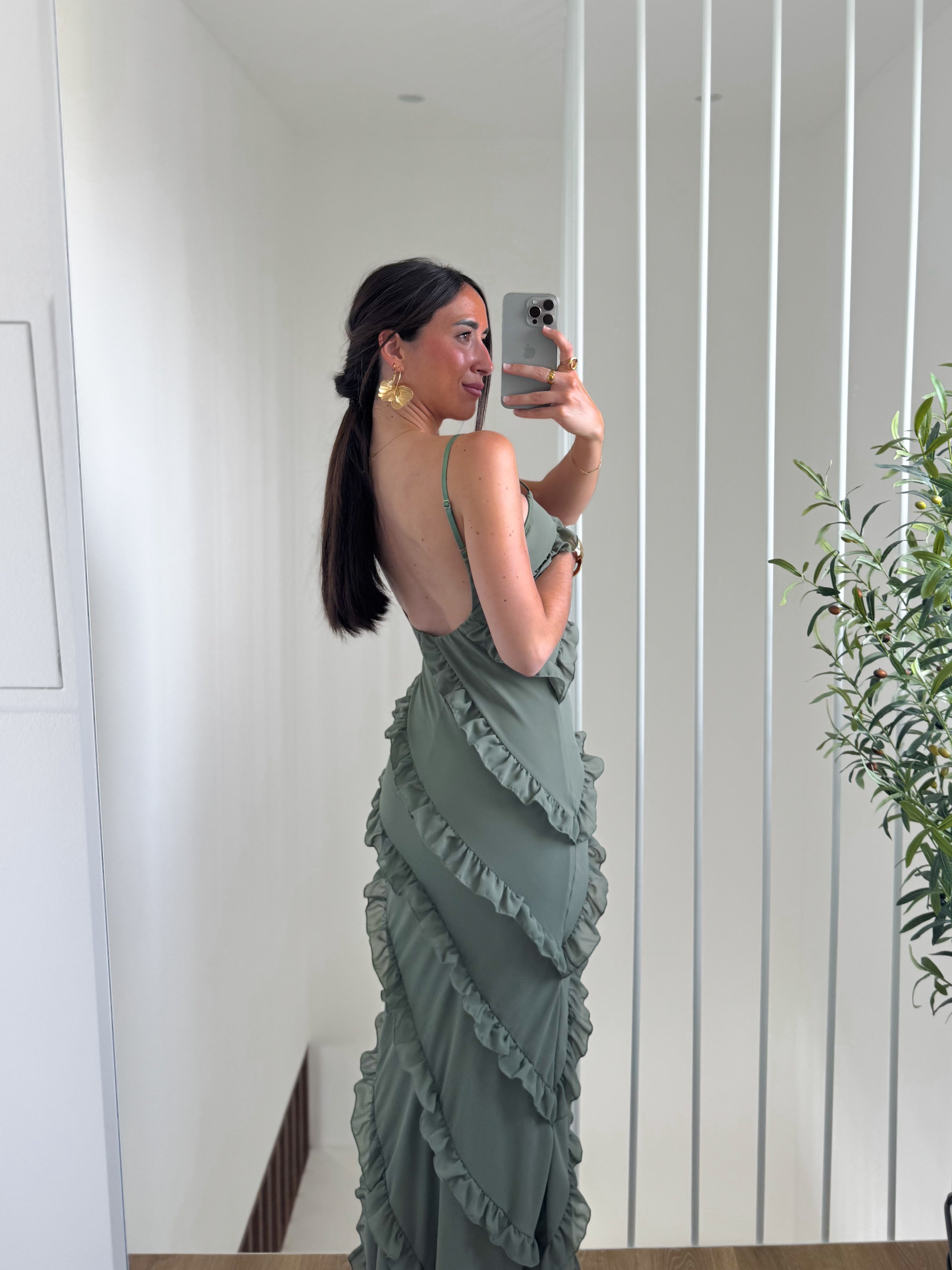 Robe en crêpe kaki à volants