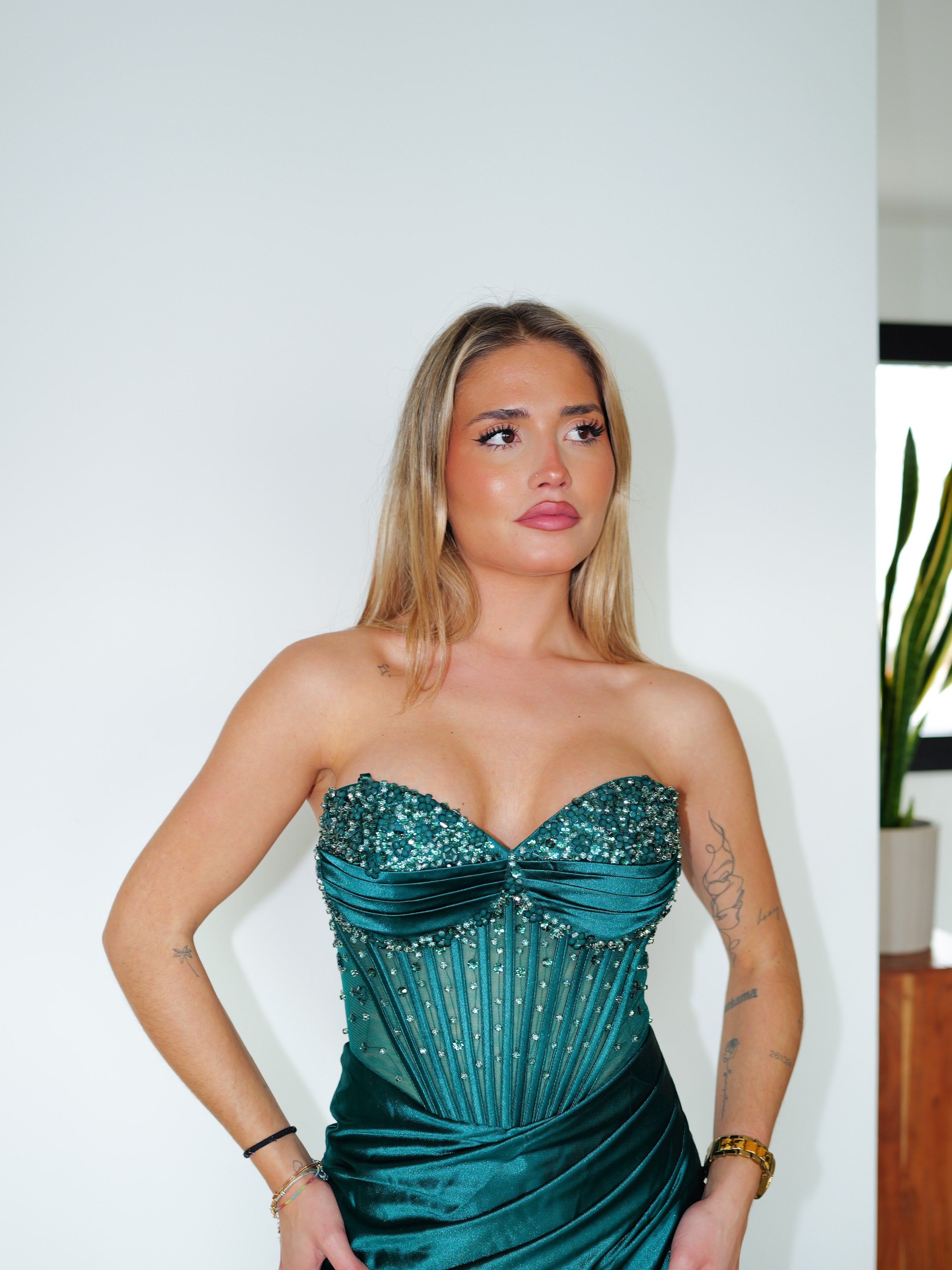 Robe sirène en satin à corset avec strass en bouteille