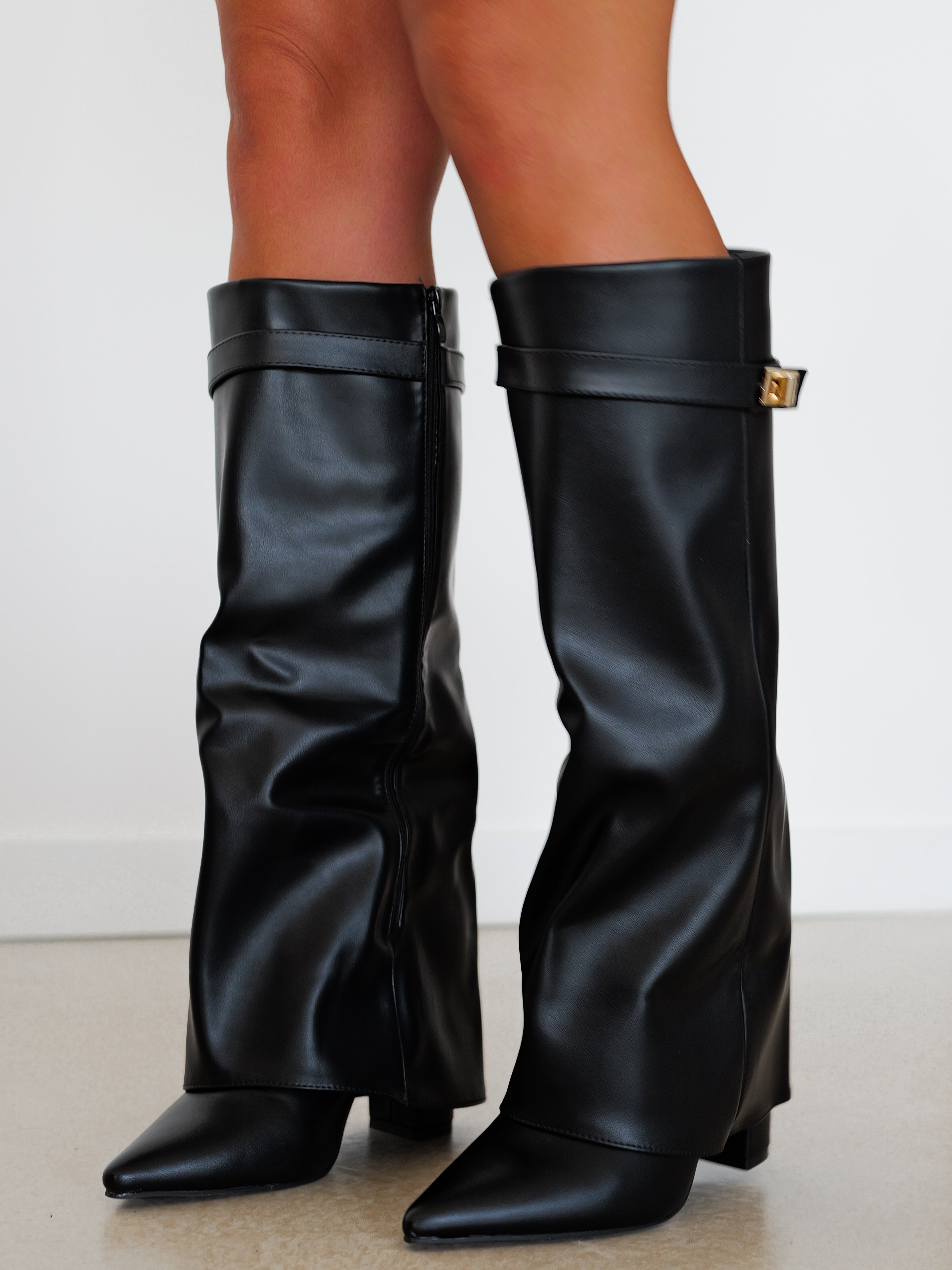 Botte à talon avec rabat noir