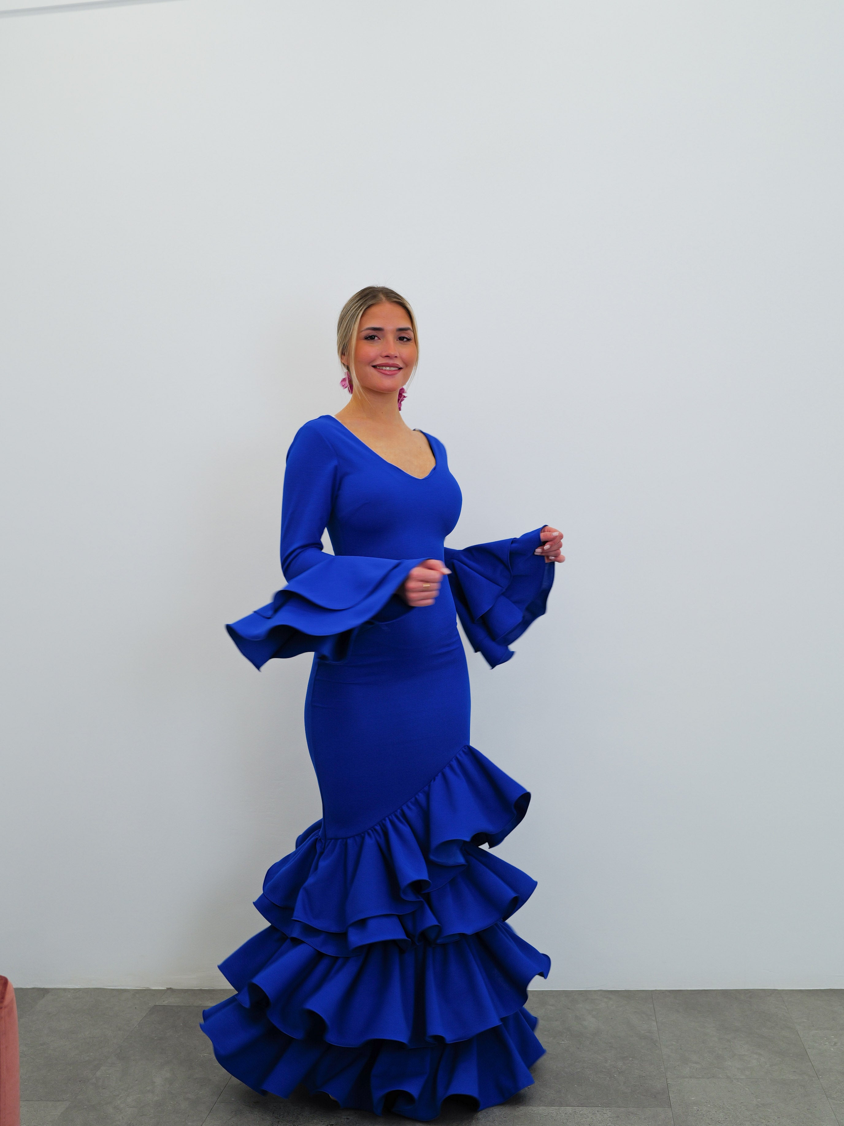 Robe flamenco asymétrique avec volants en klein