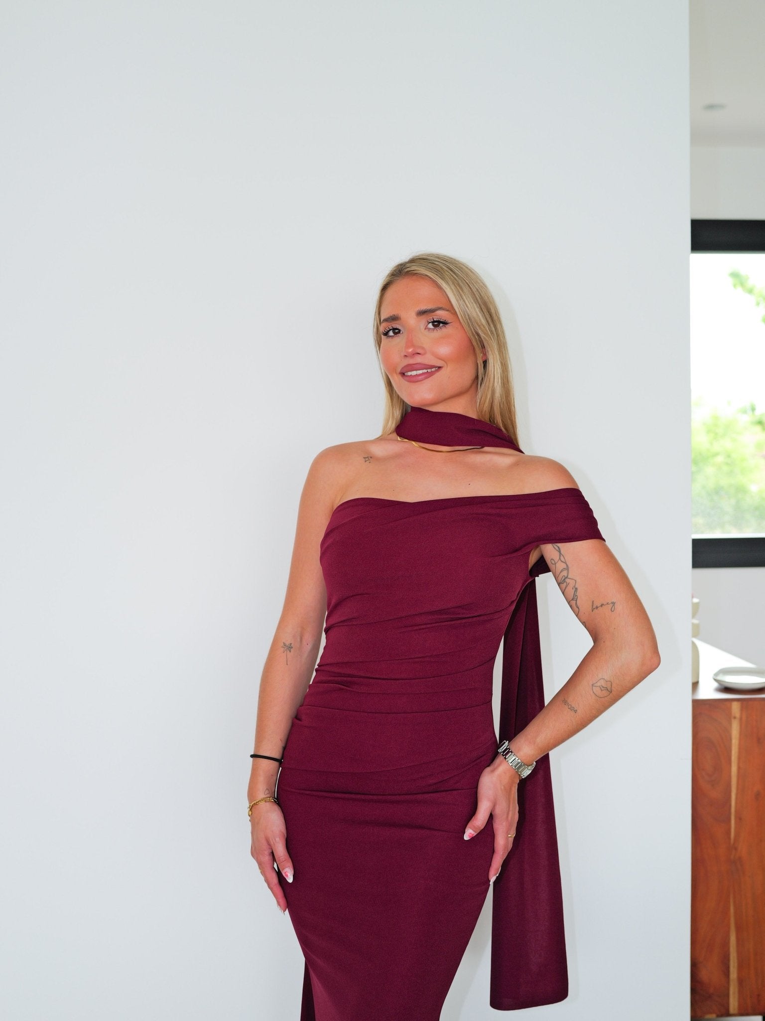 Robe à col roulé asymétrique bordeaux - SORELLAS