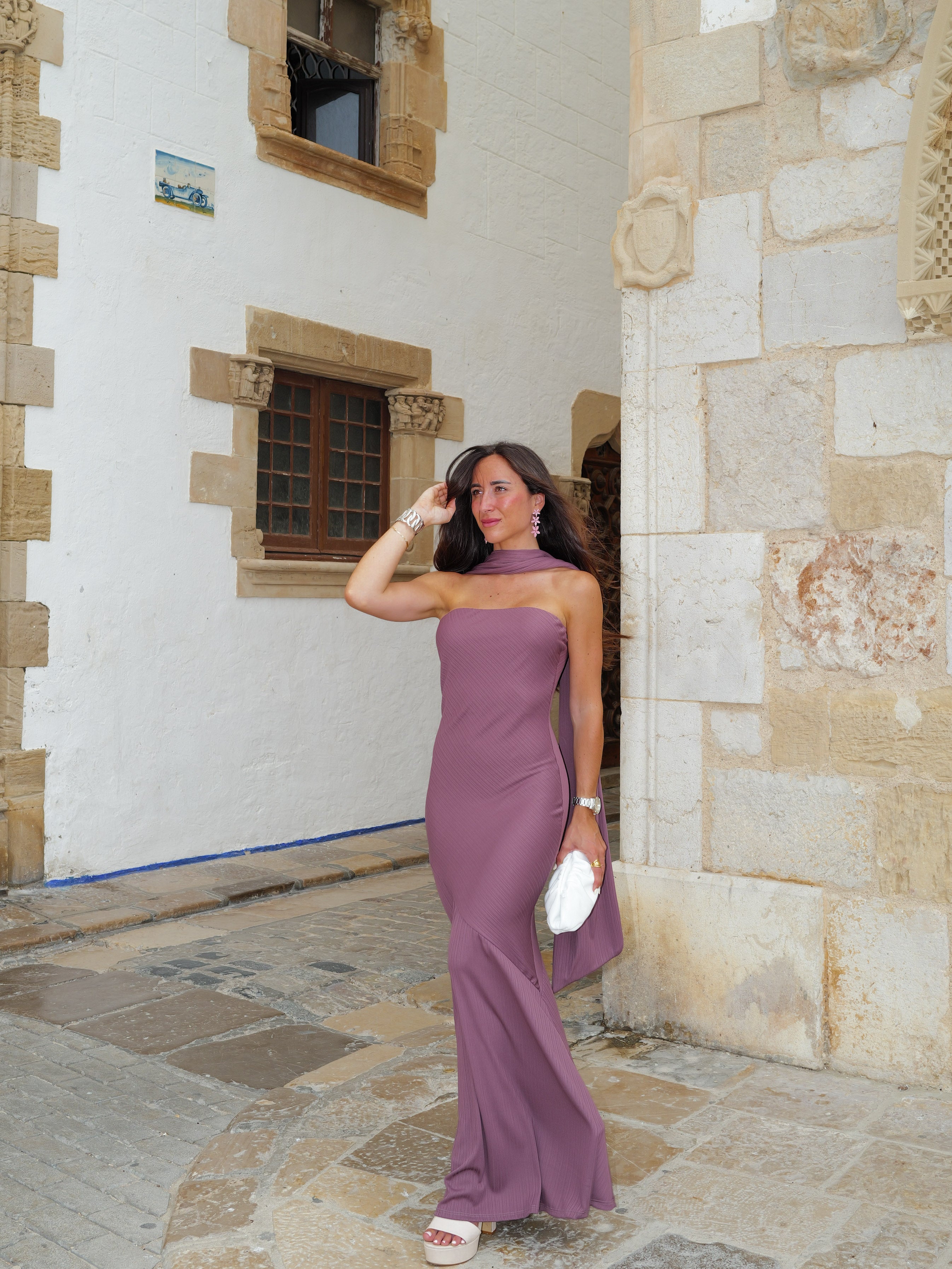 Robe collier plissée aubergine