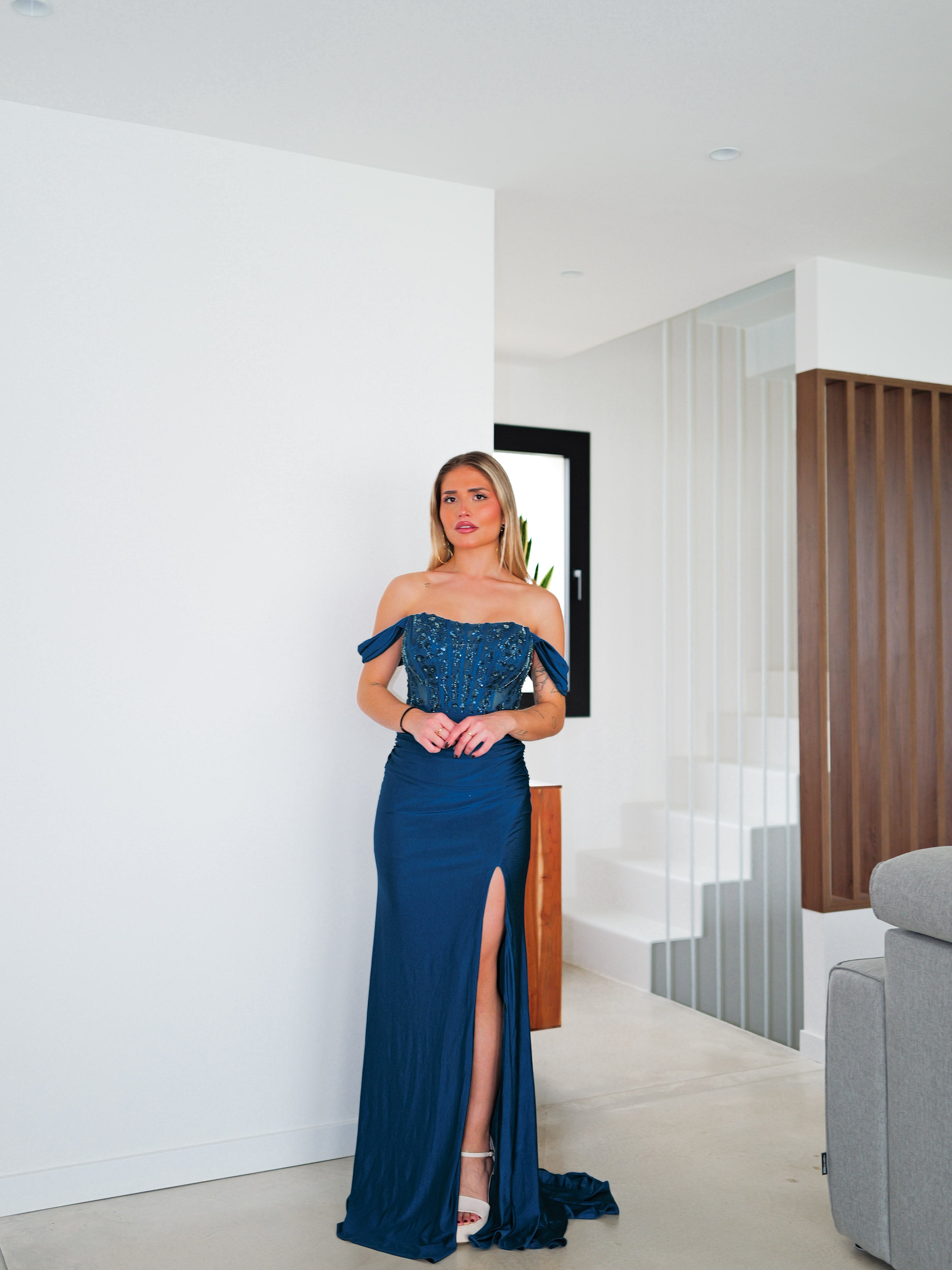 Robe corset à manches pétrole avec détails en strass