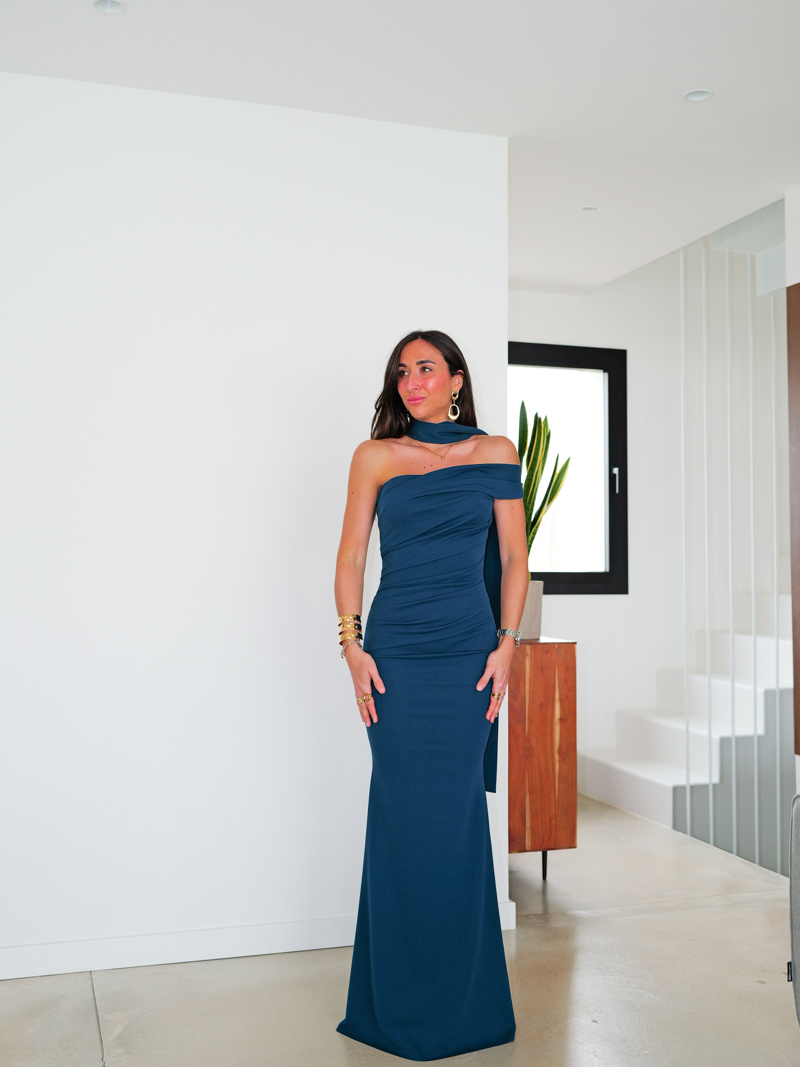 Robe ras du cou asymétrique essence