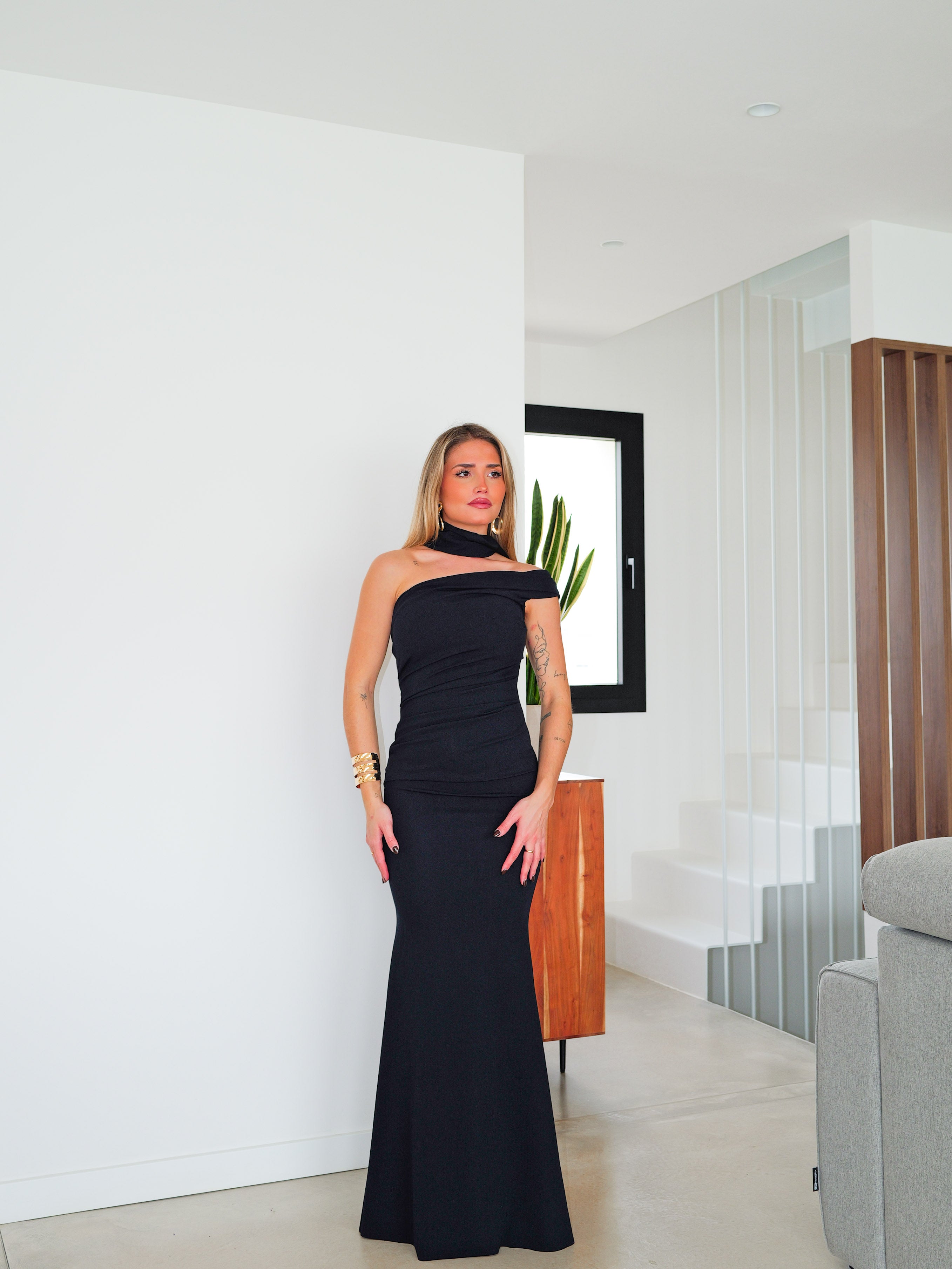 Robe ras du cou asymétrique froncée marine